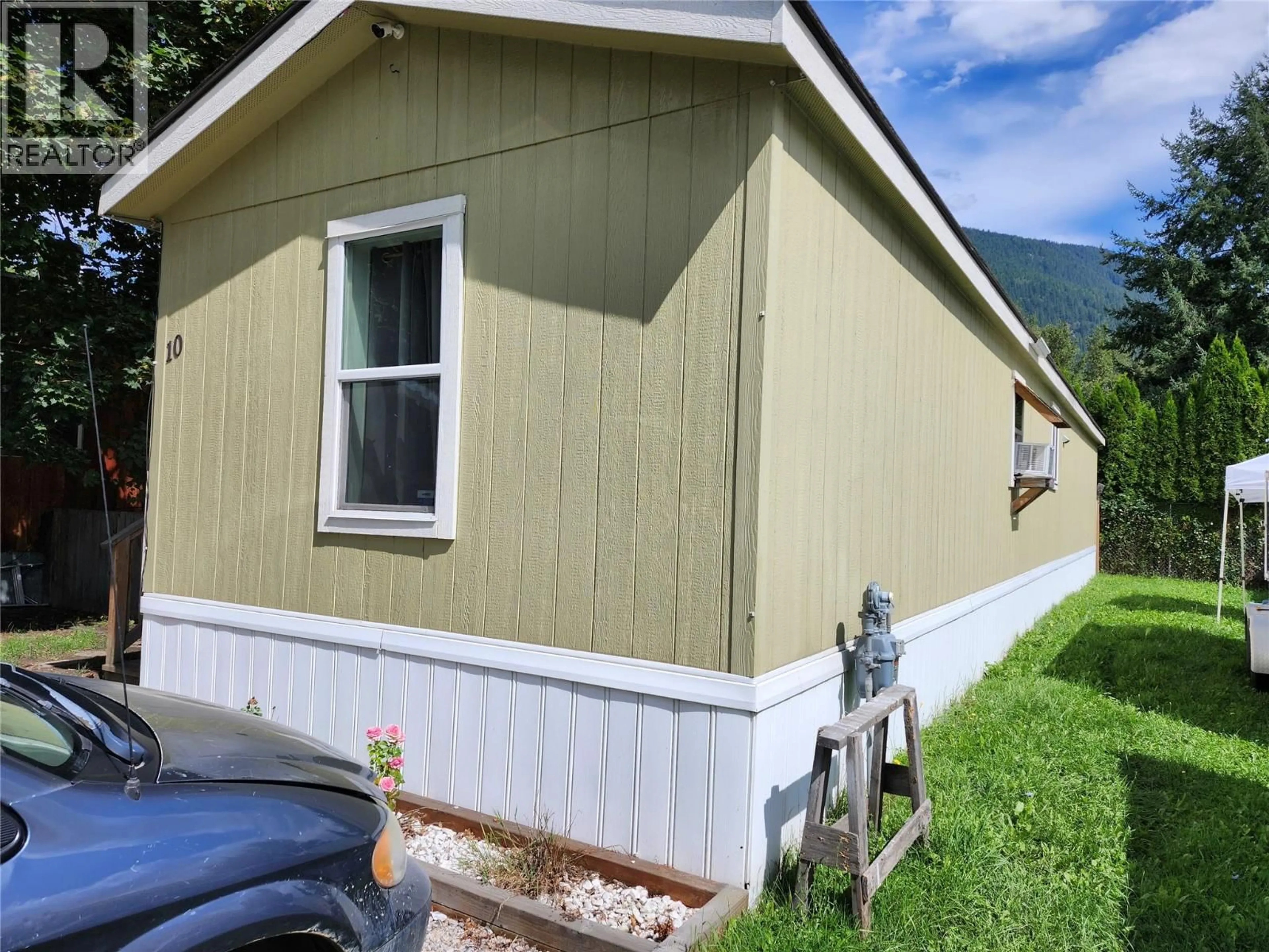 Home with vinyl exterior material, mountain view for 10 - 318 HUMBERT STREET, Revelstoke British Columbia V0E2S0