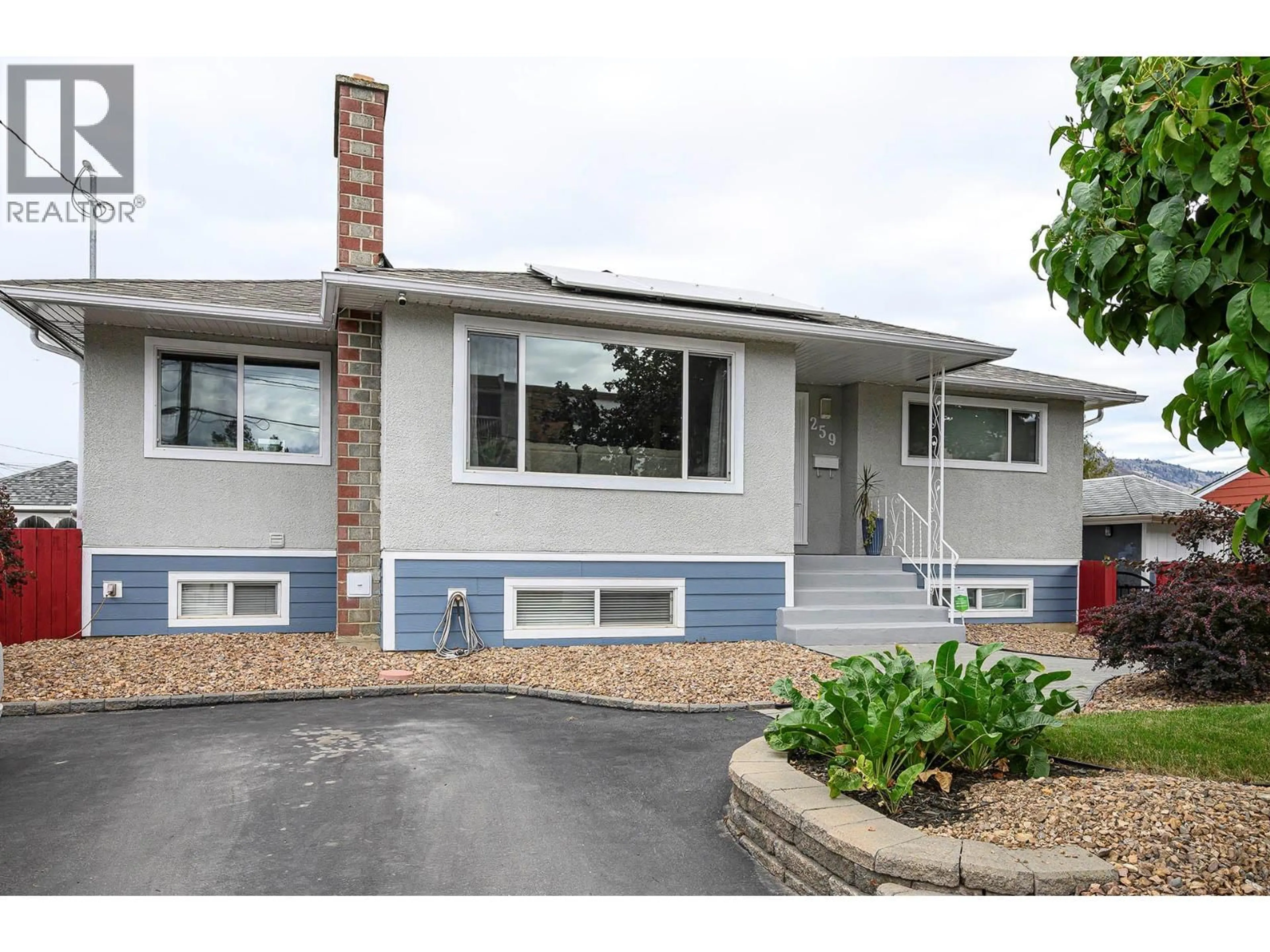 Home with vinyl exterior material, street for 259 BEACH AVENUE, Kamloops British Columbia V2B1C4