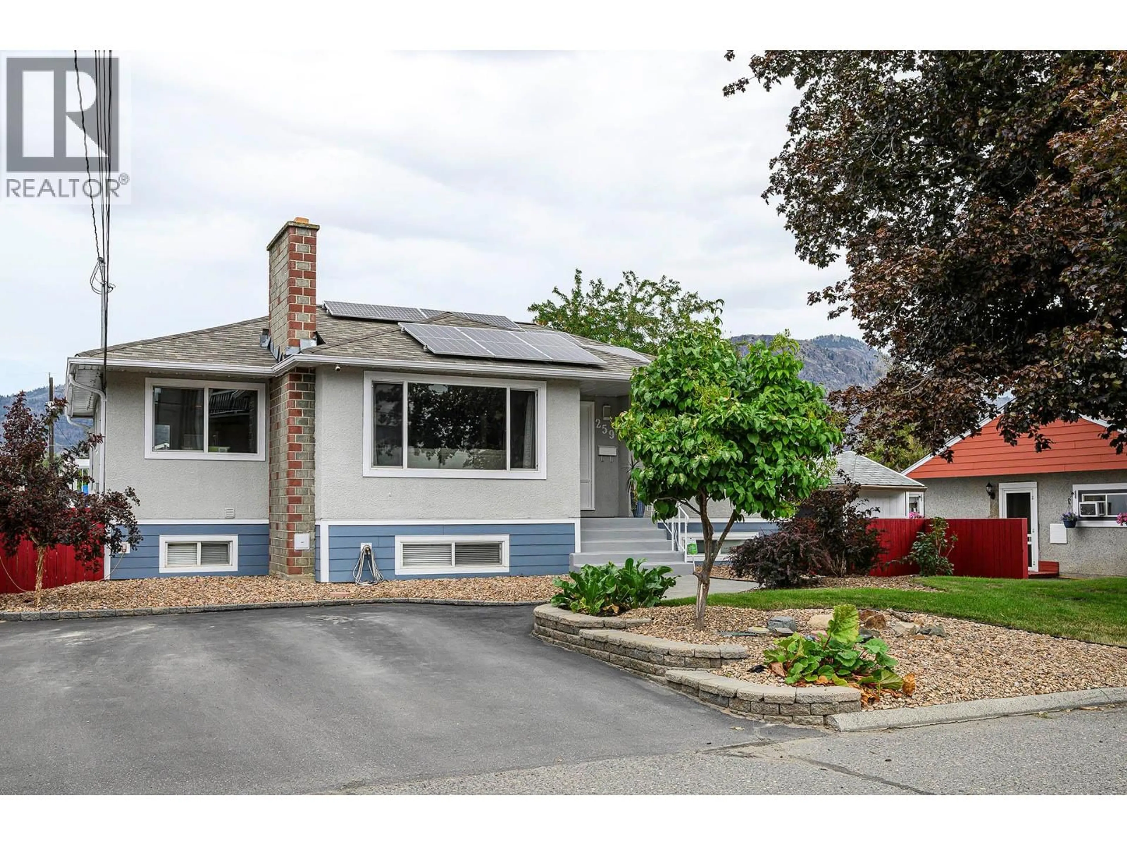 Home with vinyl exterior material, street for 259 BEACH AVENUE, Kamloops British Columbia V2B1C4
