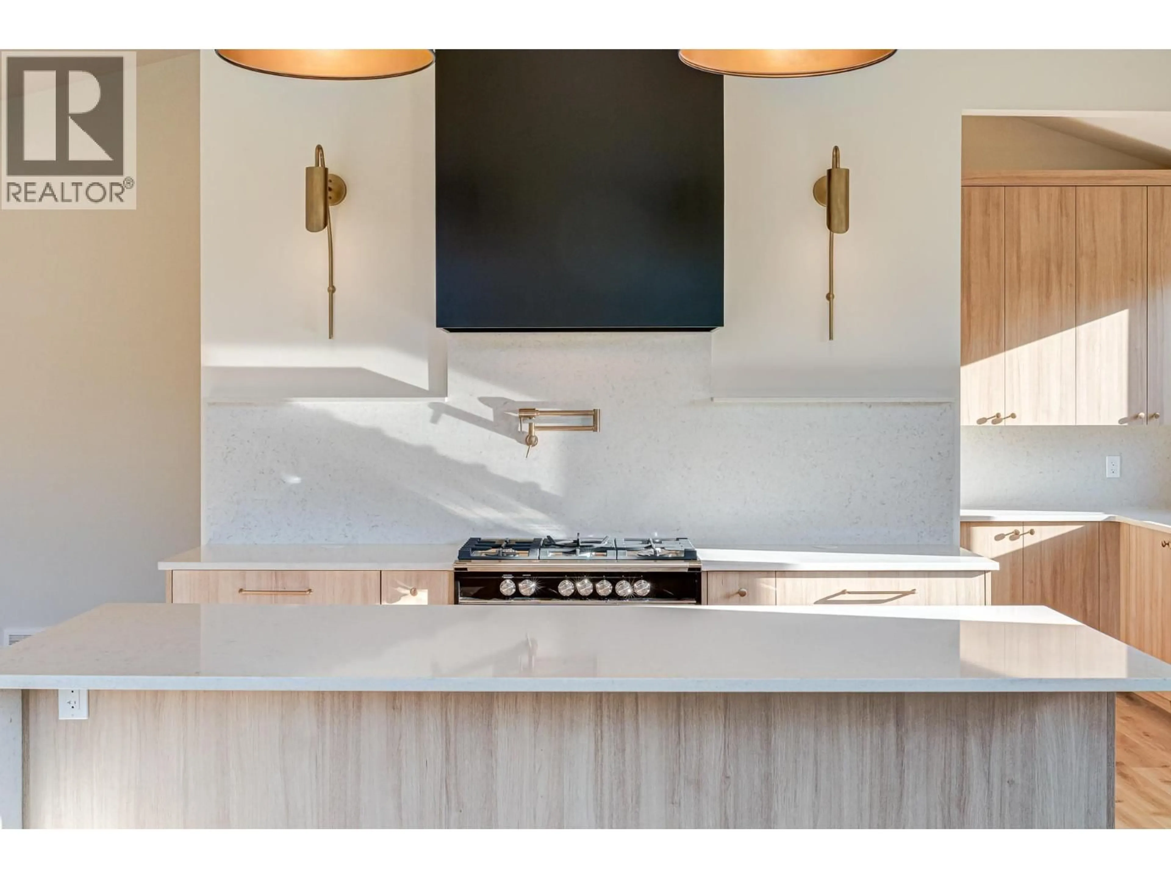 Contemporary kitchen, unknown for 16 PIEDMONT DRIVE, Fernie British Columbia V0B1M4