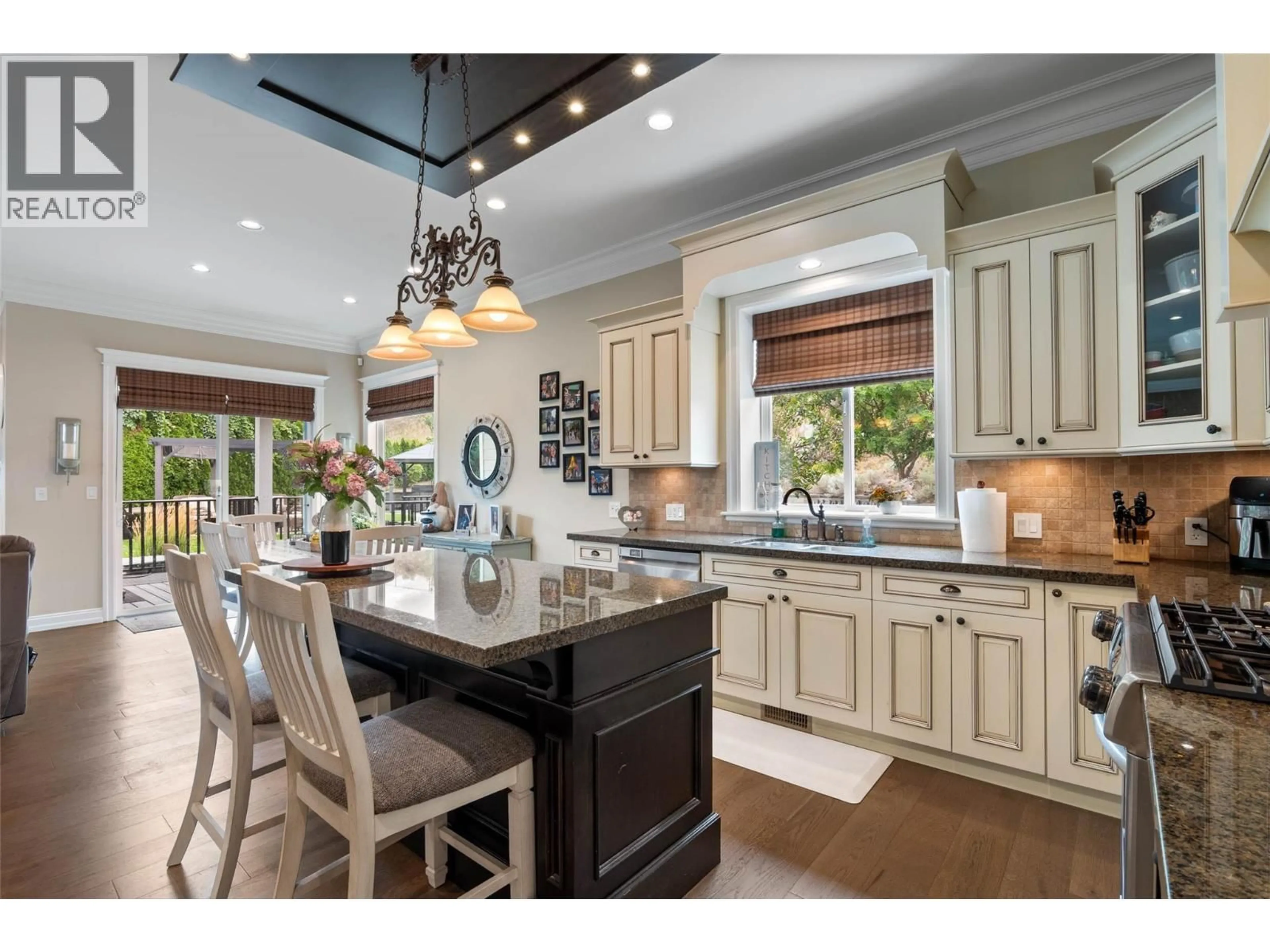 Open concept kitchen, ceramic/tile floor for 400 FERNIE PLACE, Kamloops British Columbia V2C6S4