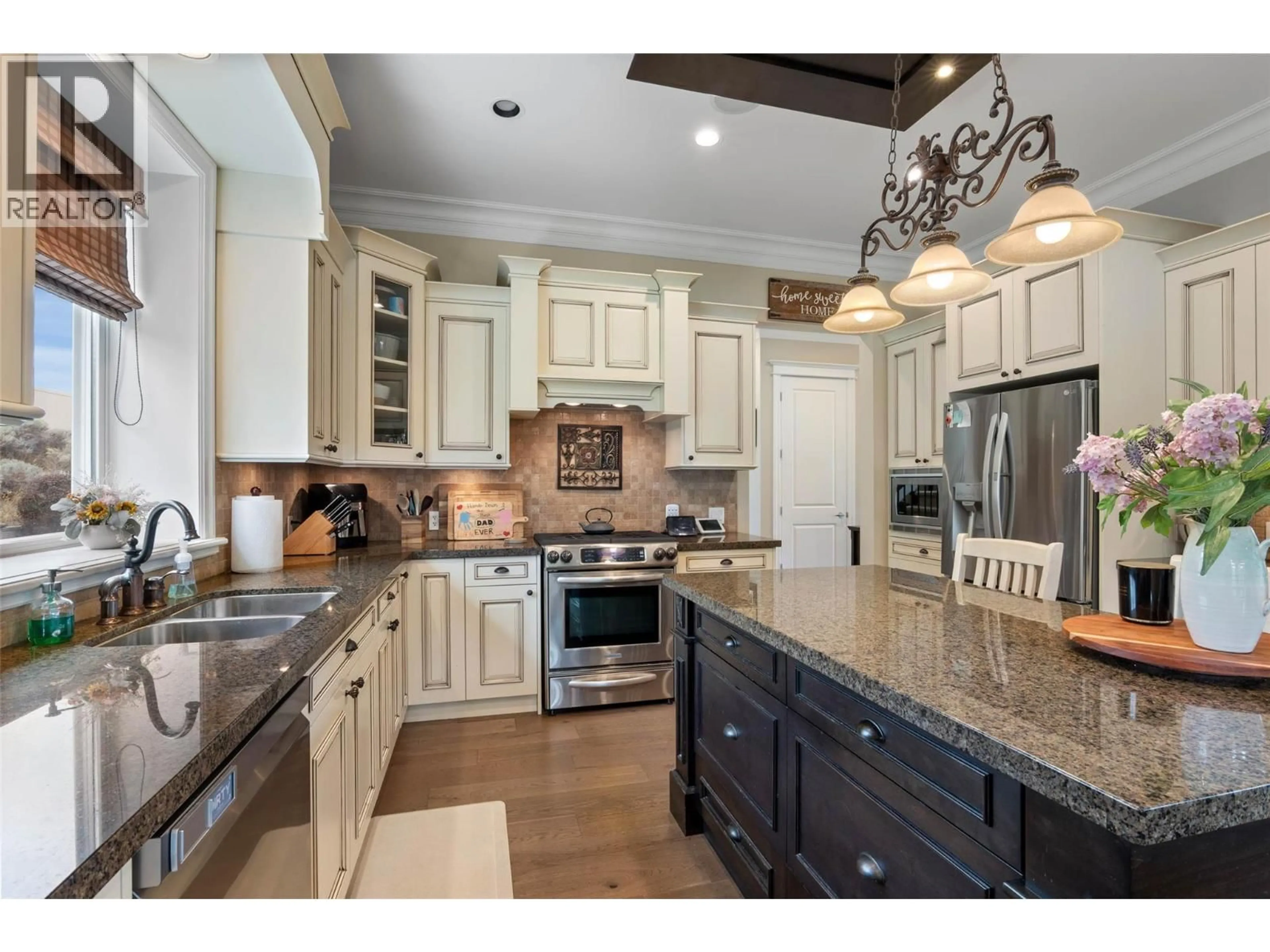 Open concept kitchen, ceramic/tile floor for 400 FERNIE PLACE, Kamloops British Columbia V2C6S4