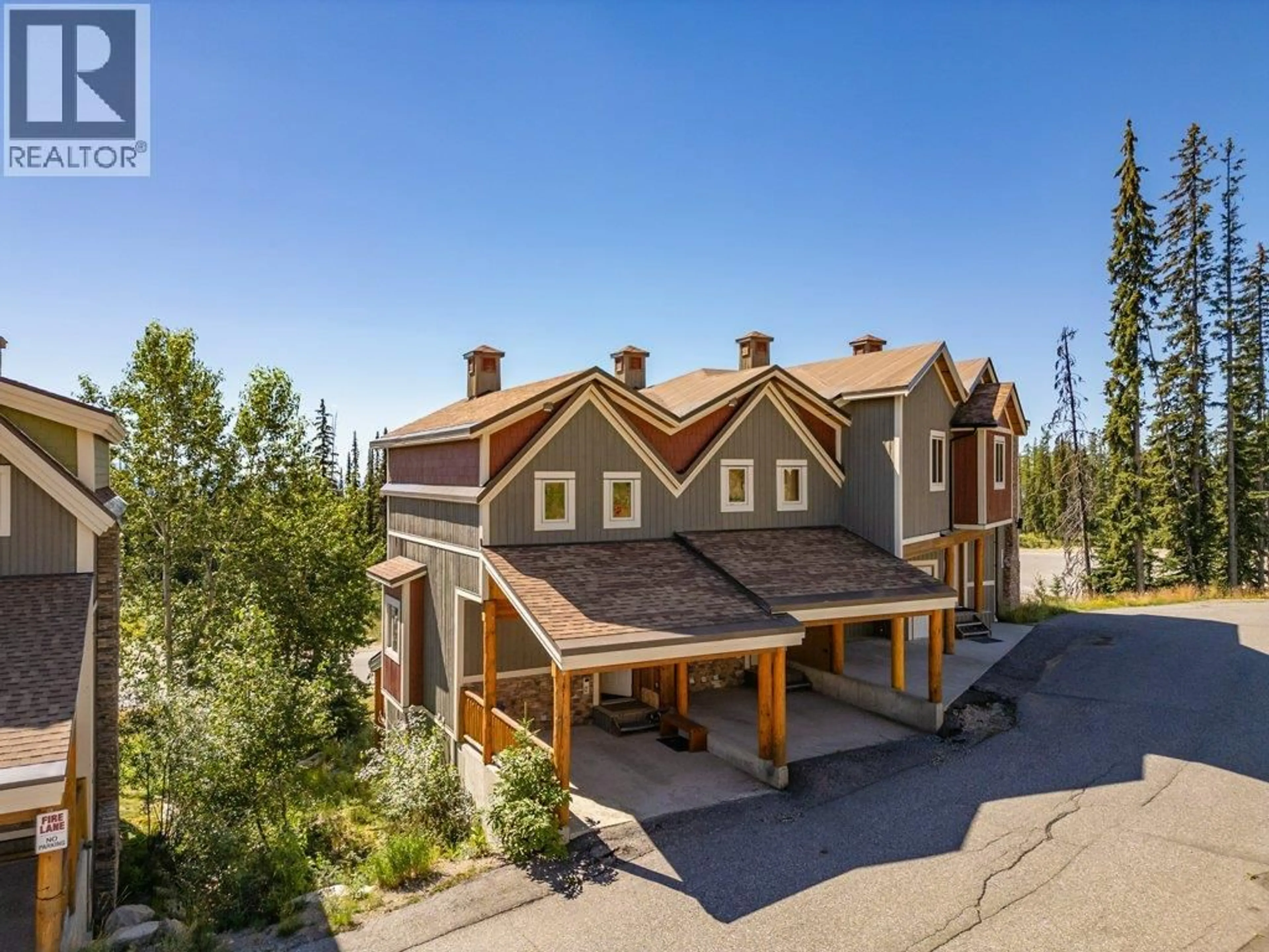 A pic from outside/outdoor area/front of a property/back of a property/a pic from drone, mountain view for 3 - 5015 SNOWBIRD WAY, Big White British Columbia V1P1T4