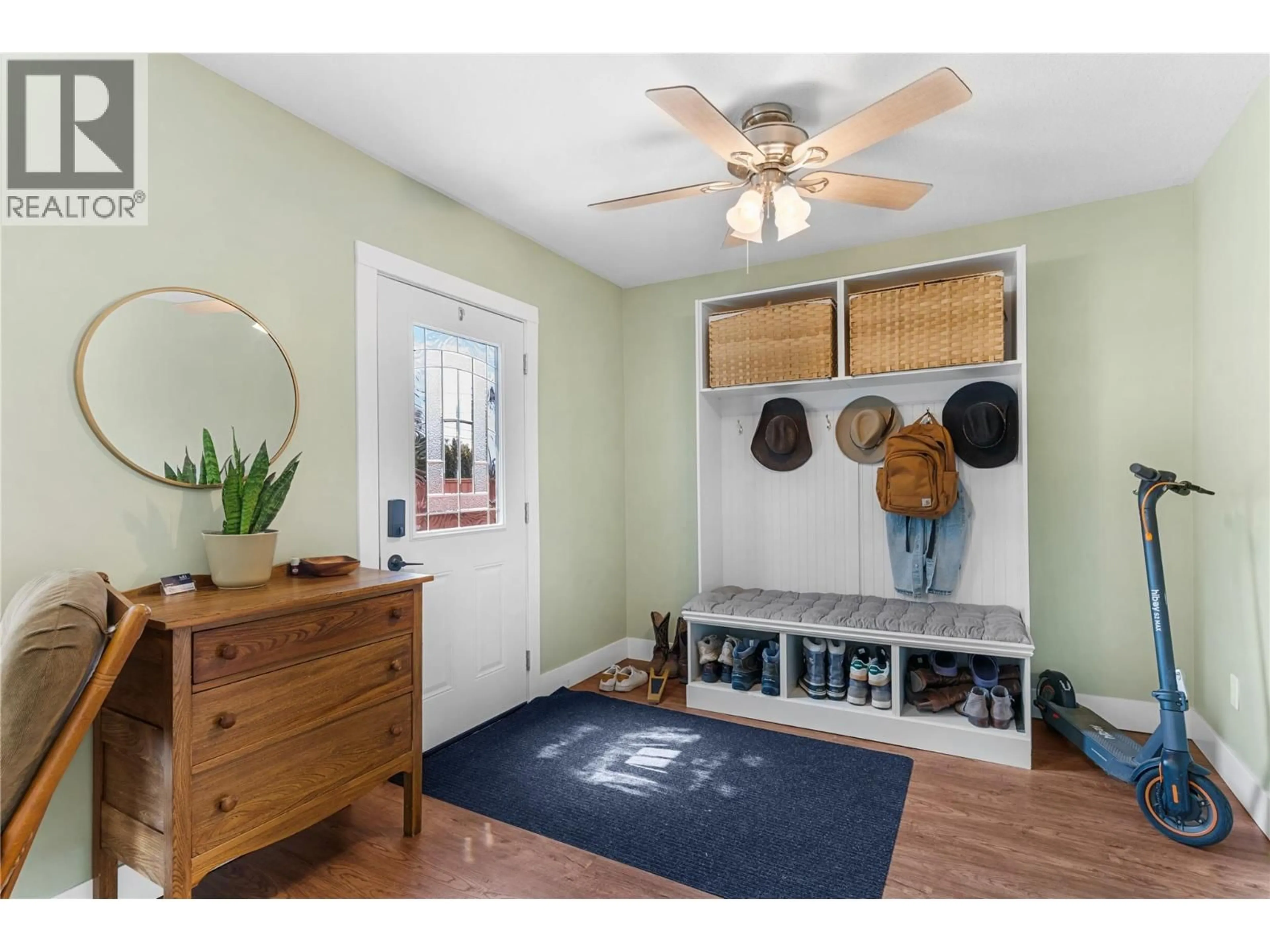 Indoor entryway for 2990 MCCULLOCH ROAD, Kelowna British Columbia V1W4A5