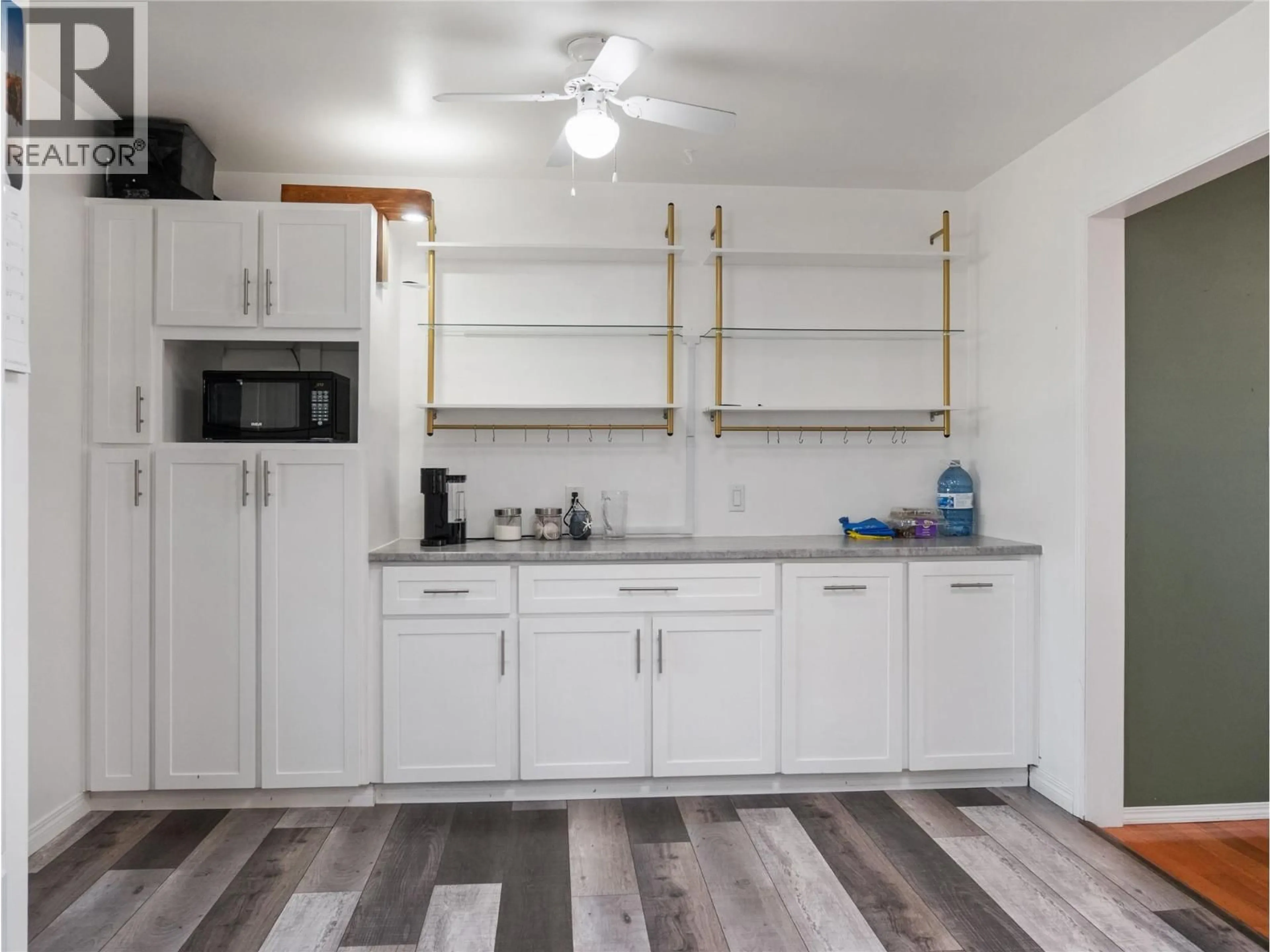 Standard kitchen, unknown for 933 91 AVENUE, Dawson Creek British Columbia V1G1A9
