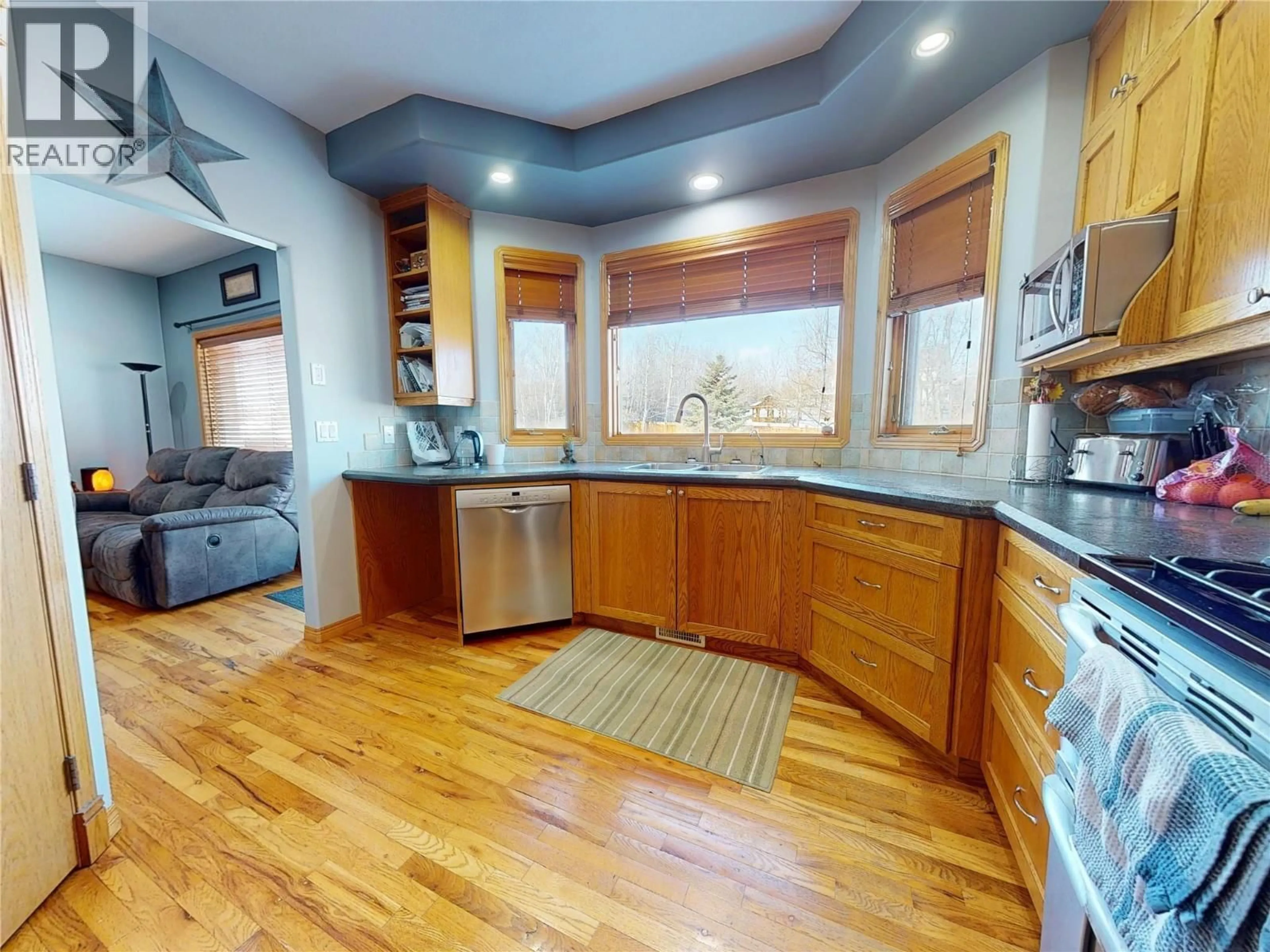 Open concept kitchen, unknown for 1340 92 AVENUE, Dawson Creek British Columbia V1G1C3