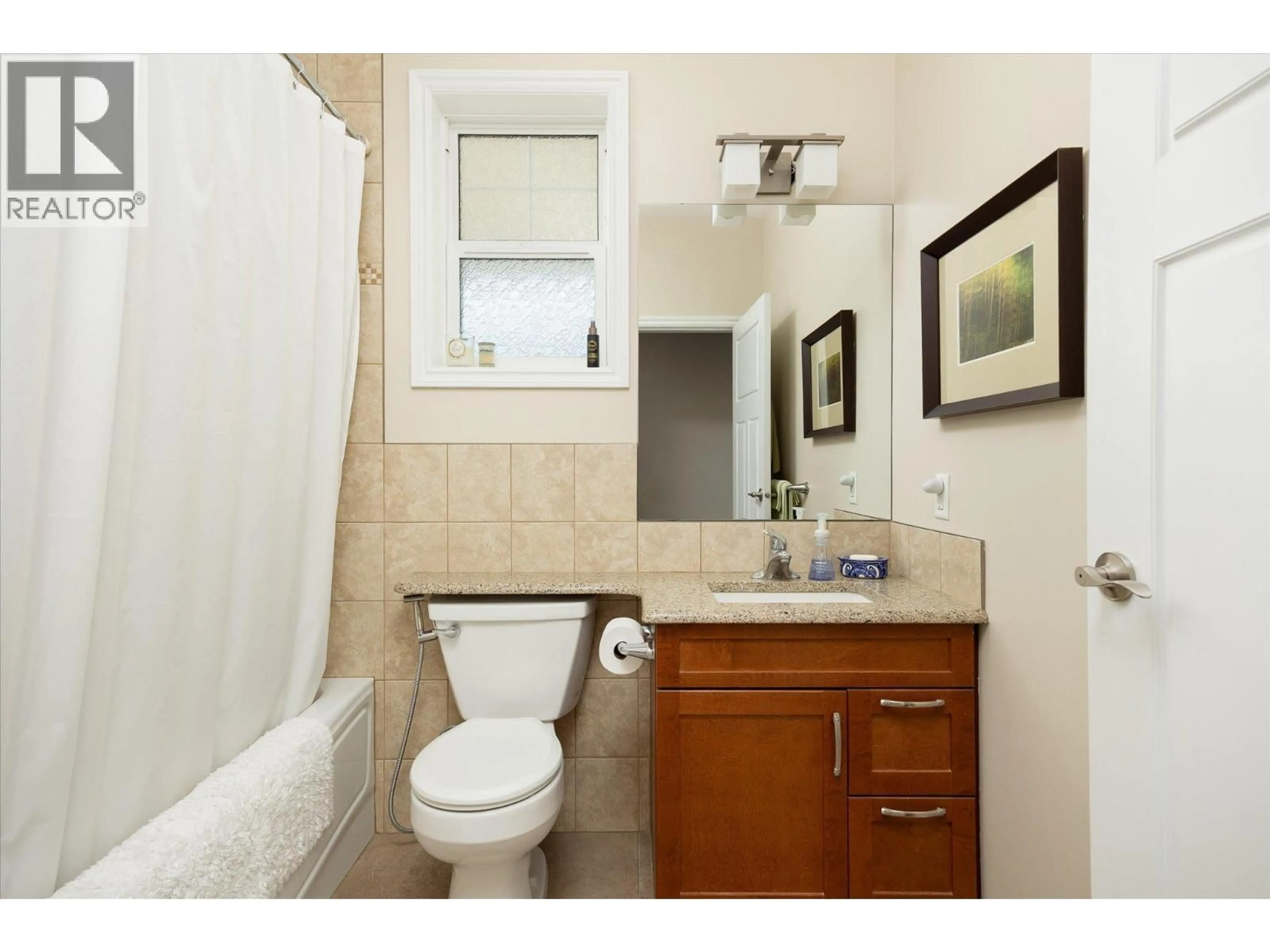 Standard bathroom, ceramic/tile floor for 802 COULTHARD ROAD, Cawston British Columbia V0X1C2