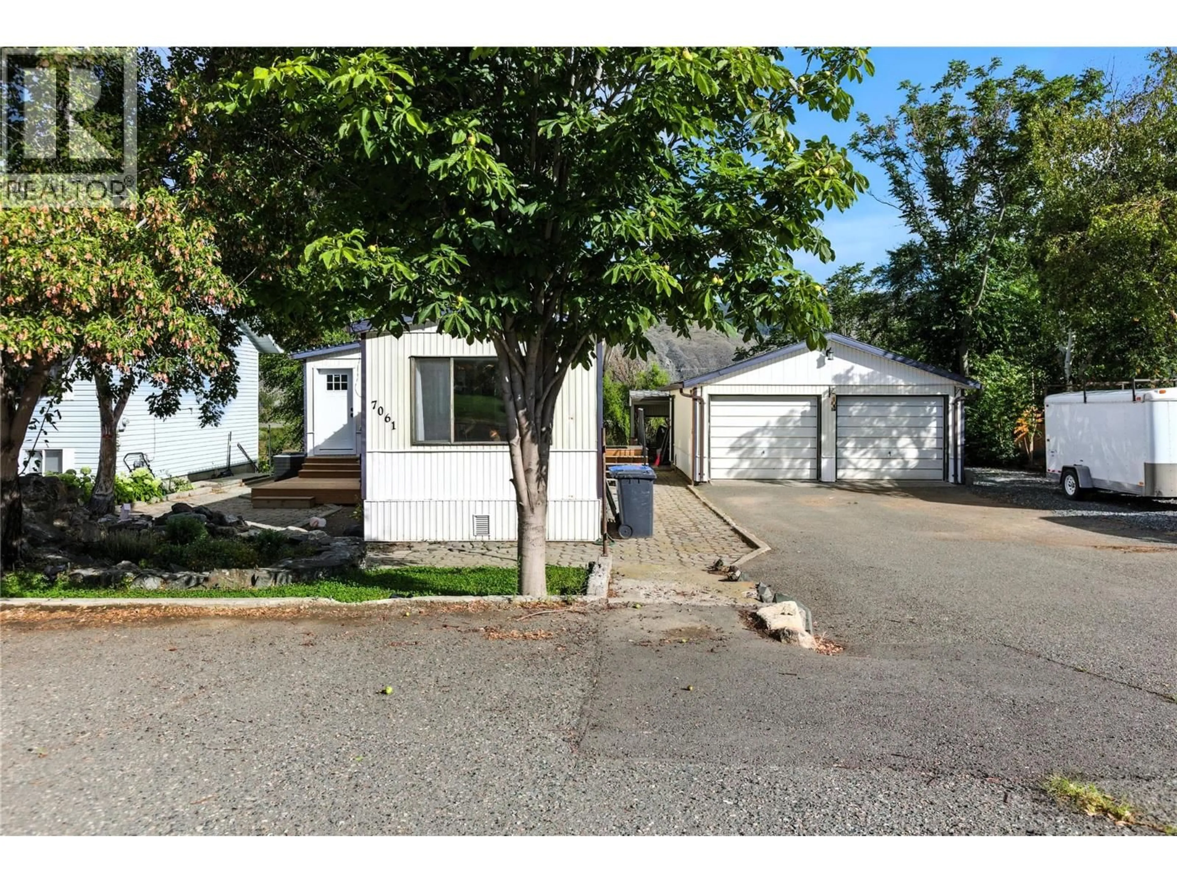 A pic from outside/outdoor area/front of a property/back of a property/a pic from drone, street for 7061 WATSON  E DRIVE, Kamloops British Columbia V0K2J0