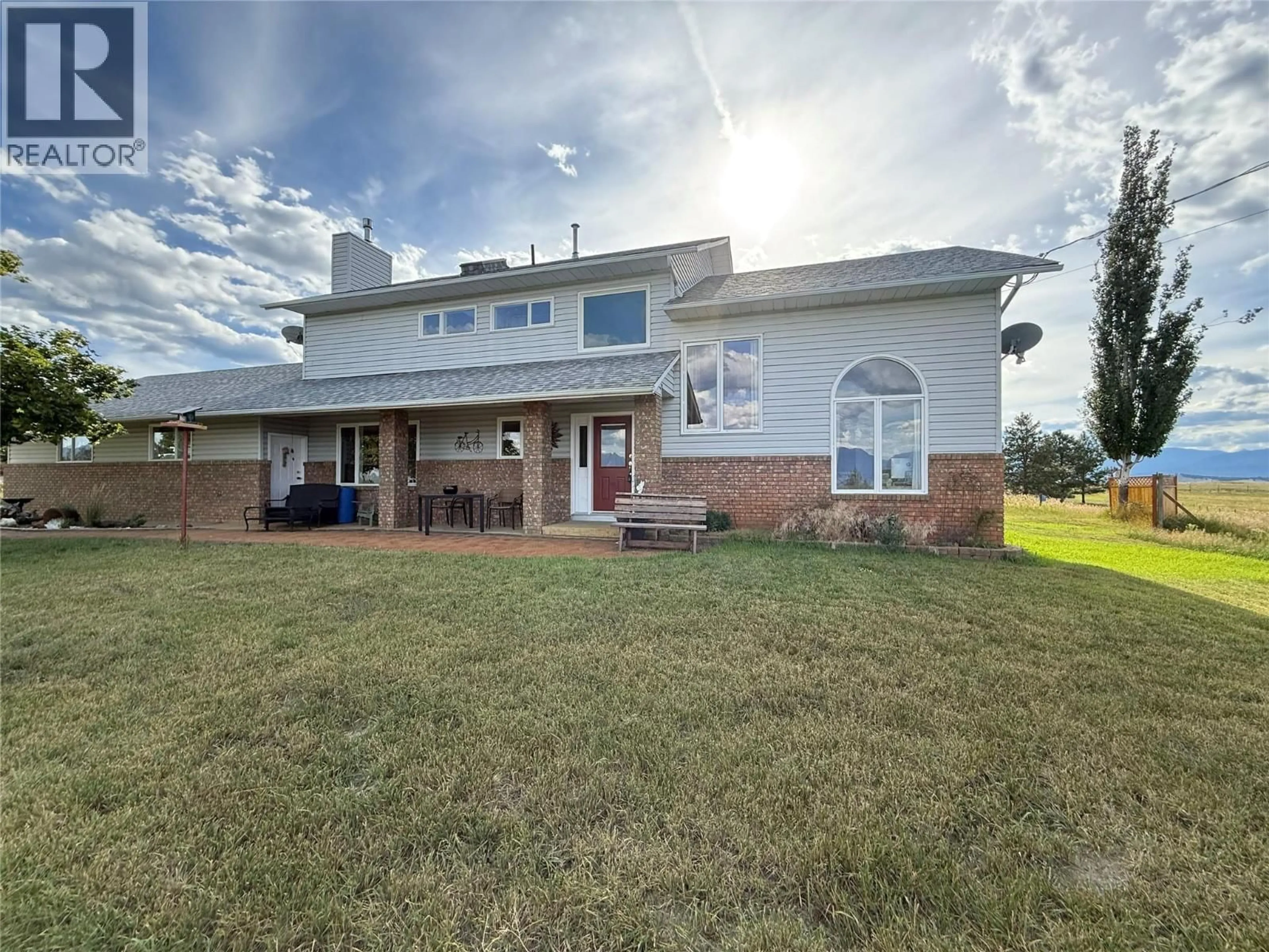 A pic from outside/outdoor area/front of a property/back of a property/a pic from drone, unknown for 9617 CLEARVIEW ROAD, Cranbrook British Columbia V1C7E2