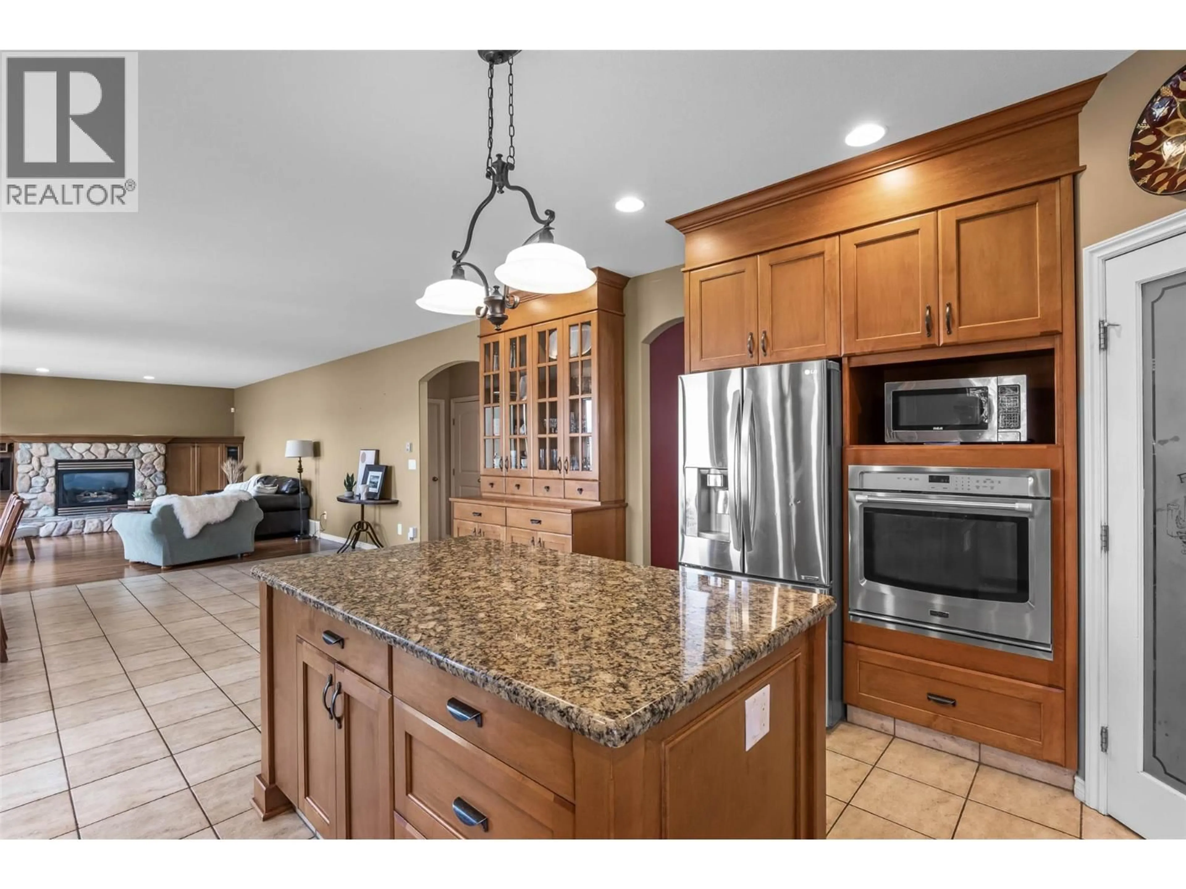 Open concept kitchen, ceramic/tile floor for 877 QUAIL DRIVE, Kamloops British Columbia V2B8P2