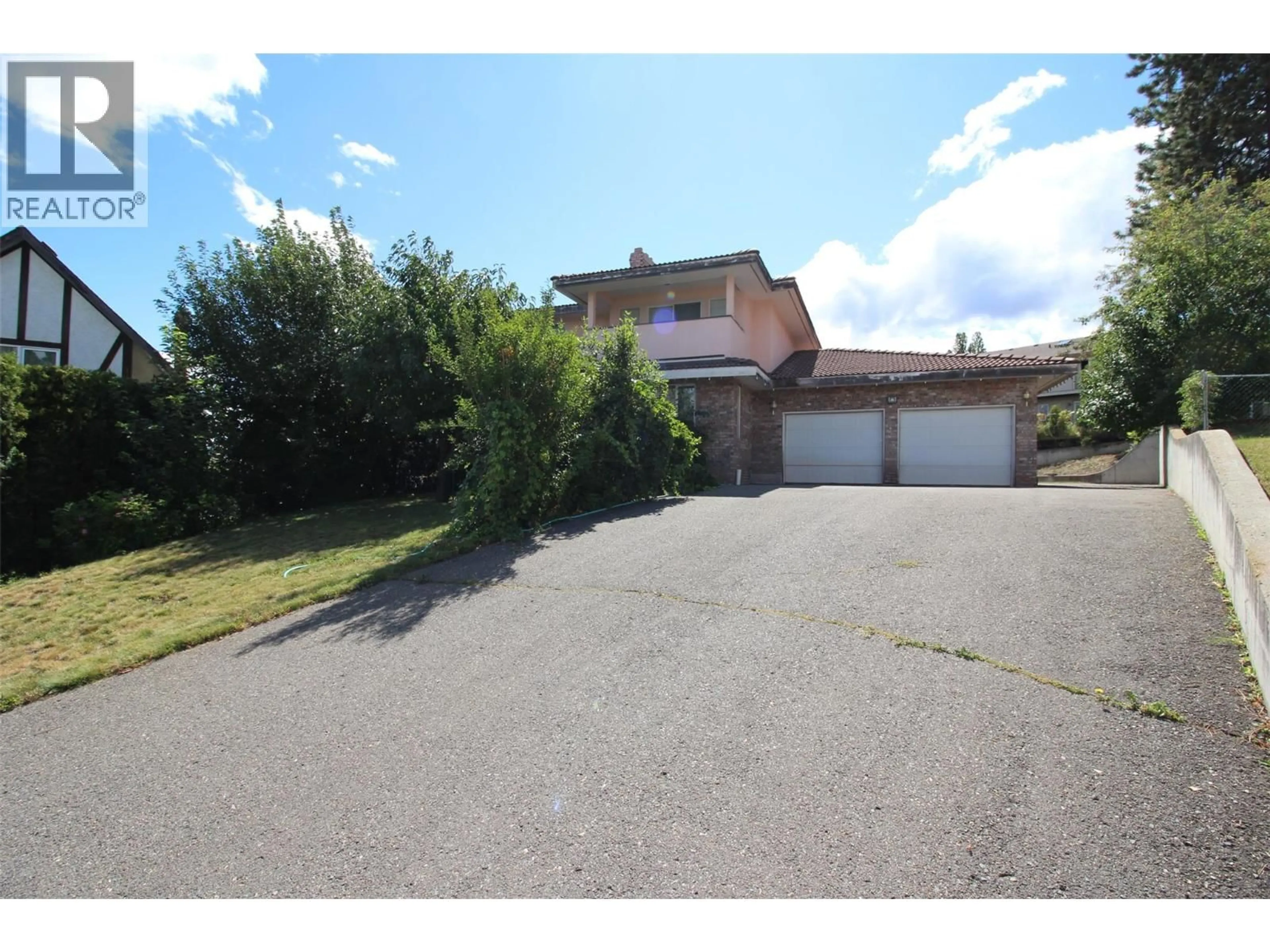 A pic from outside/outdoor area/front of a property/back of a property/a pic from drone, street for 786 GIFFORD COURT, Kamloops British Columbia V1S1K4