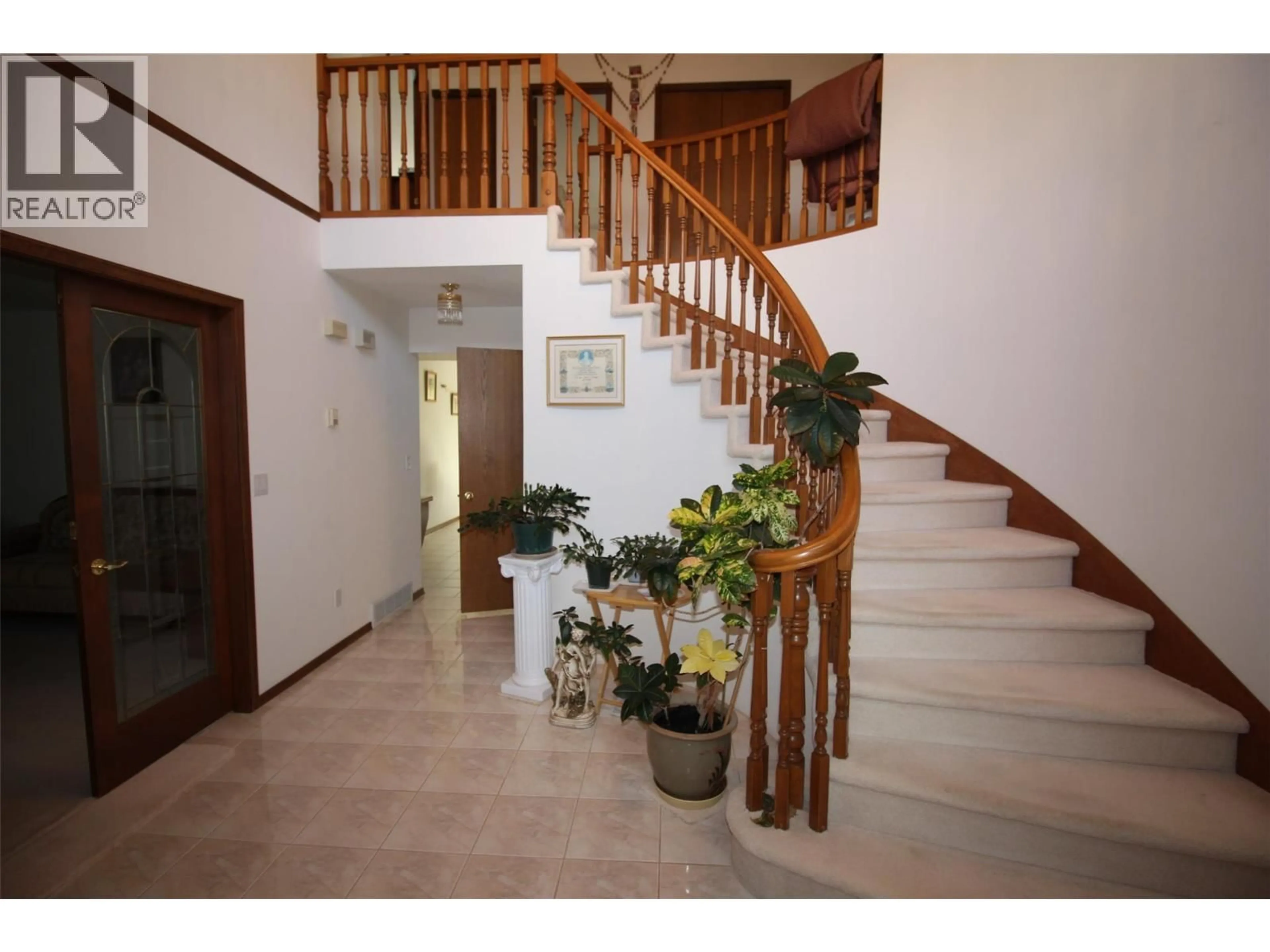 Indoor foyer for 786 GIFFORD COURT, Kamloops British Columbia V1S1K4
