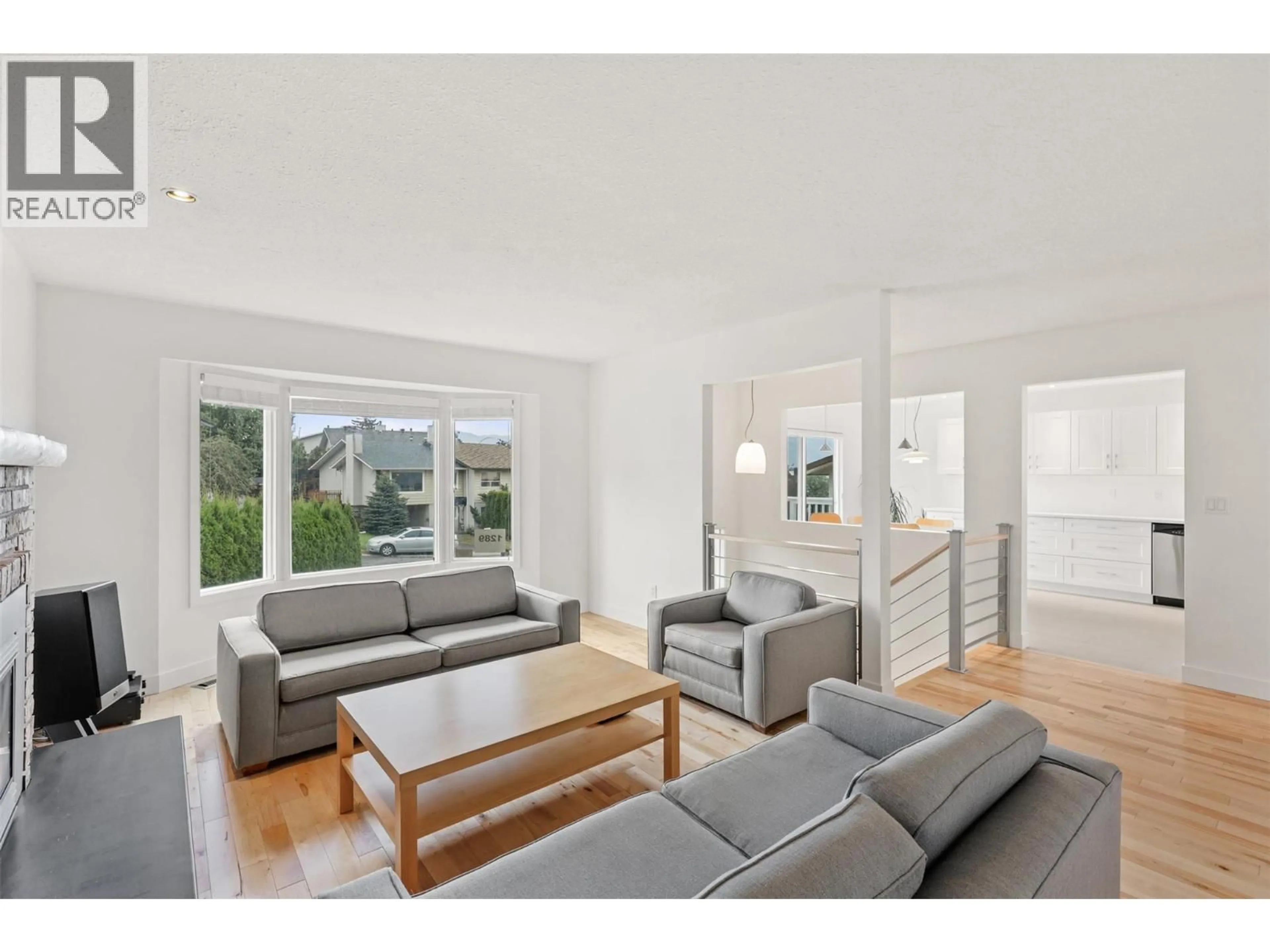 Living room with furniture, unknown for 1289 MONASHEE COURT, Kamloops British Columbia V2C6B4
