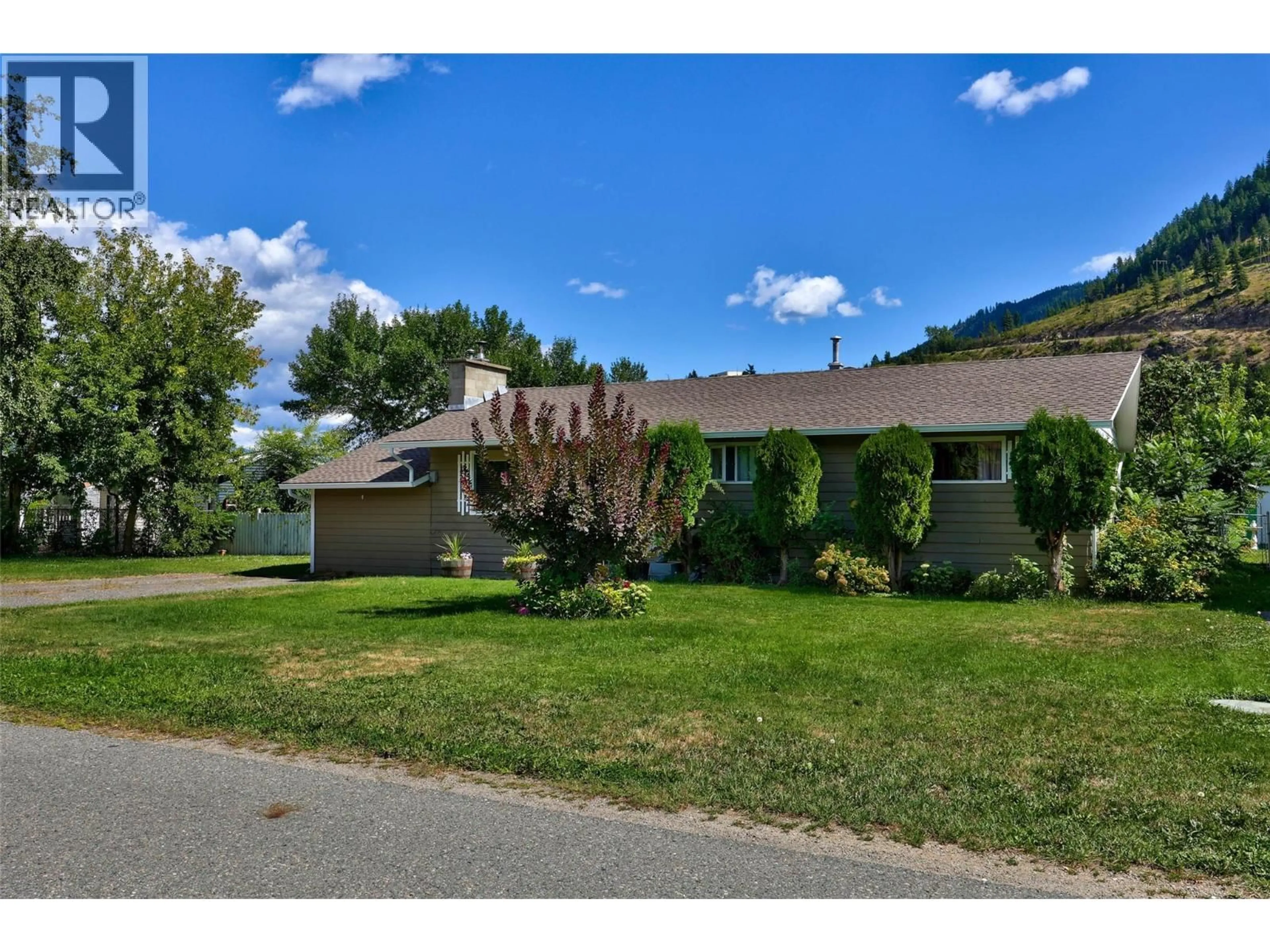A pic from outside/outdoor area/front of a property/back of a property/a pic from drone, street for 229 LAKESHORE DRIVE, Chase British Columbia V0E1M0