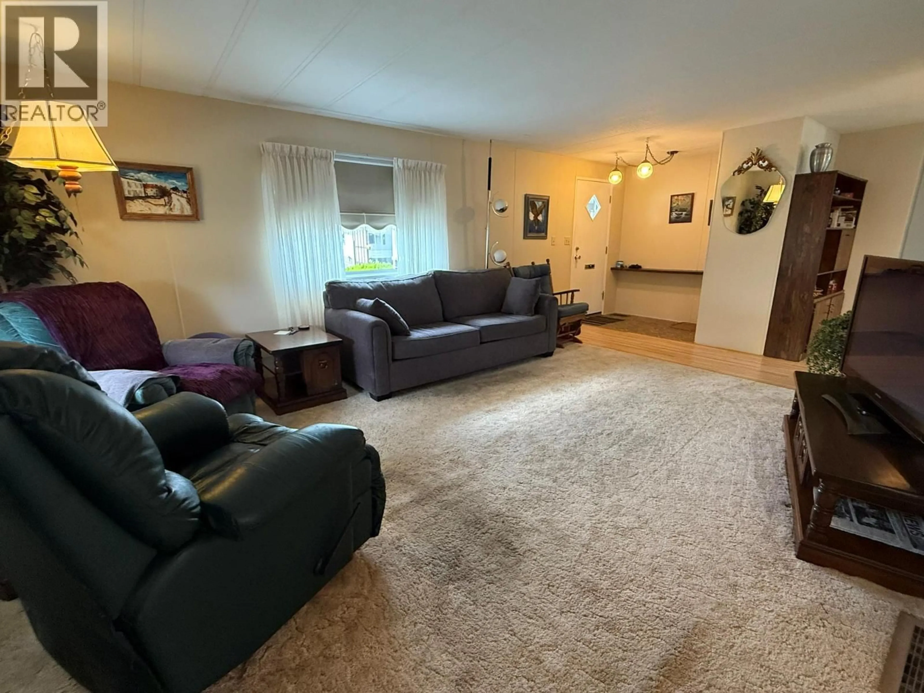 Living room with furniture, unknown for 231 - 3105 SOUTH MAIN STREET, Penticton British Columbia V2A7H1