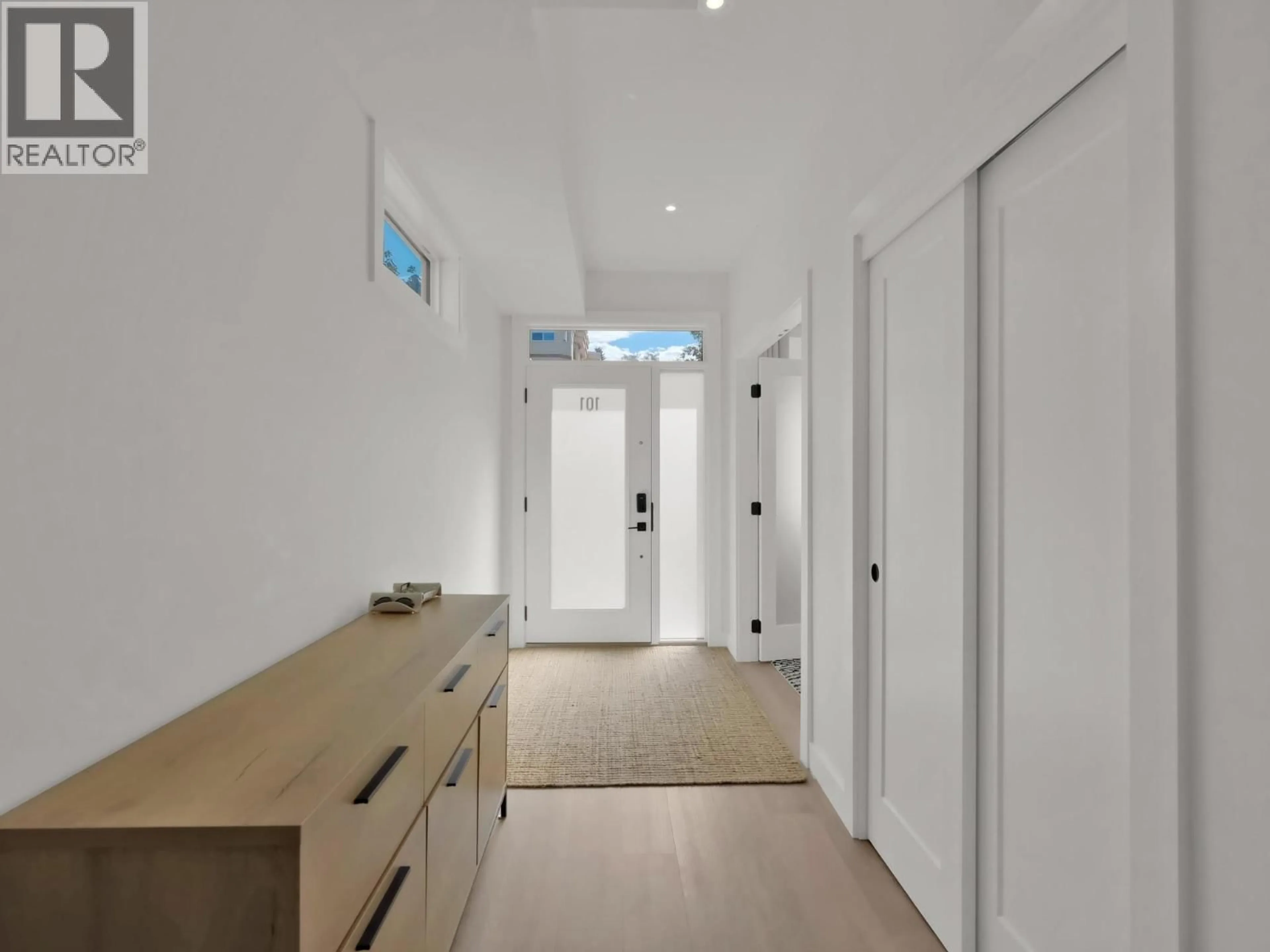 Indoor foyer for 101 - 151 ABBOTT STREET, Penticton British Columbia V2A4J3