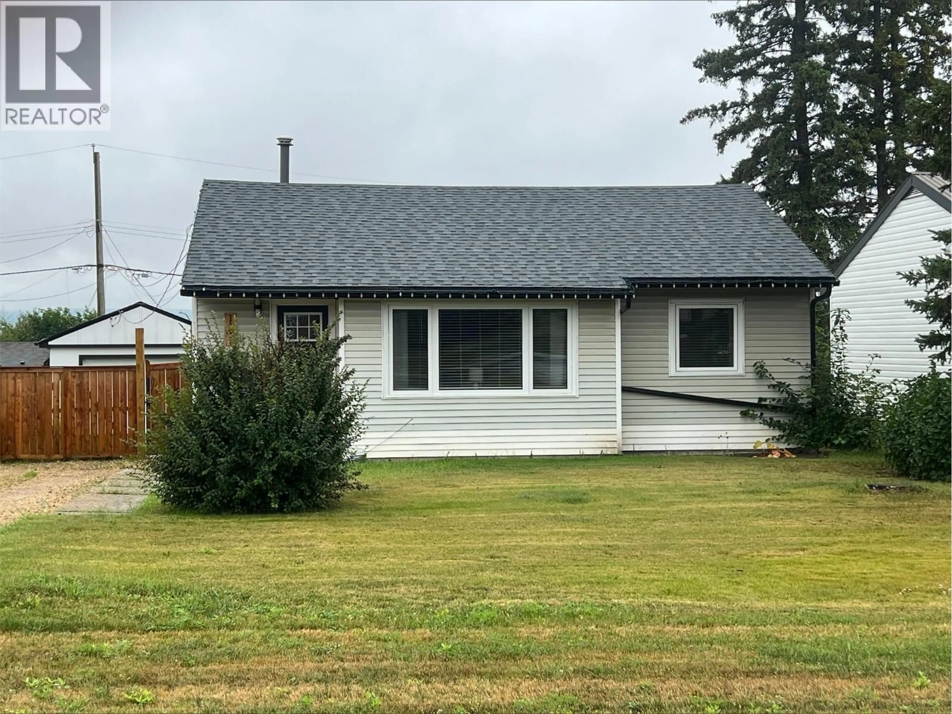 Home with vinyl exterior material, street for 1121 96 AVENUE, Dawson Creek British Columbia V1G1L2