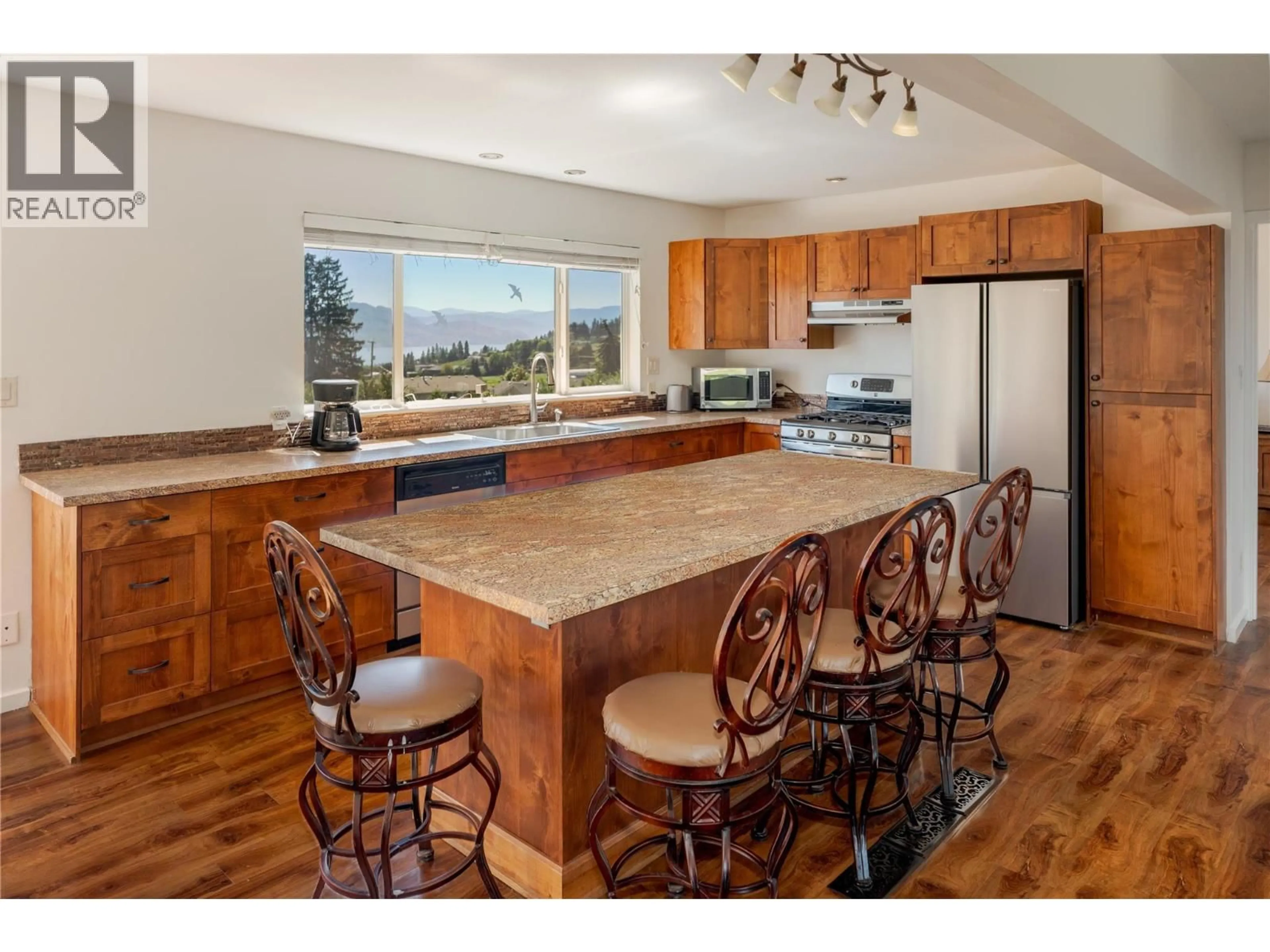 Open concept kitchen, unknown for 833 HAWTHORNE ROAD, West Kelowna British Columbia V1Z1N5