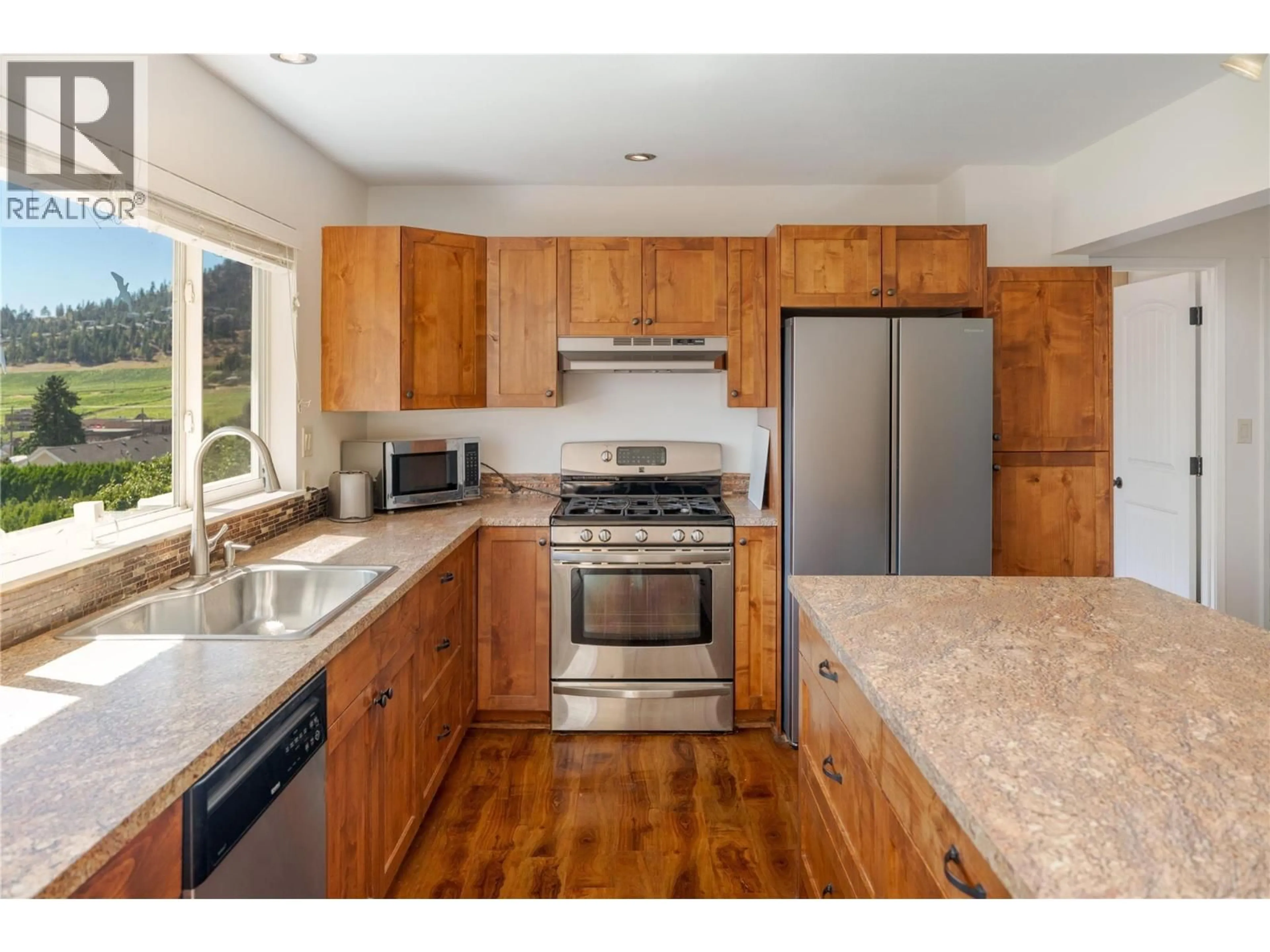 Standard kitchen, unknown for 833 HAWTHORNE ROAD, West Kelowna British Columbia V1Z1N5