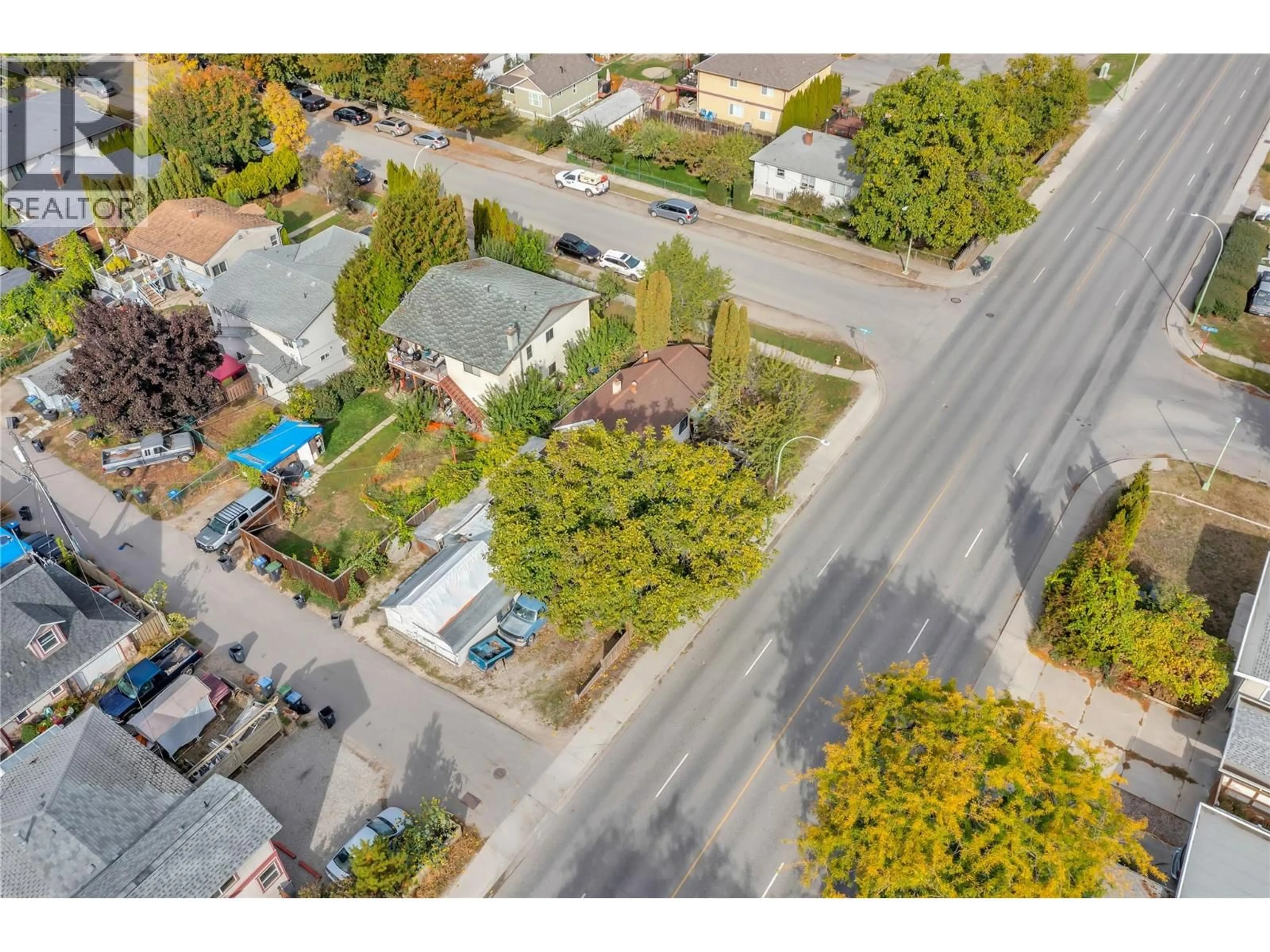 A pic from outside/outdoor area/front of a property/back of a property/a pic from drone, street for 1099 STOCKWELL AVENUE, Kelowna British Columbia V1Y6W4