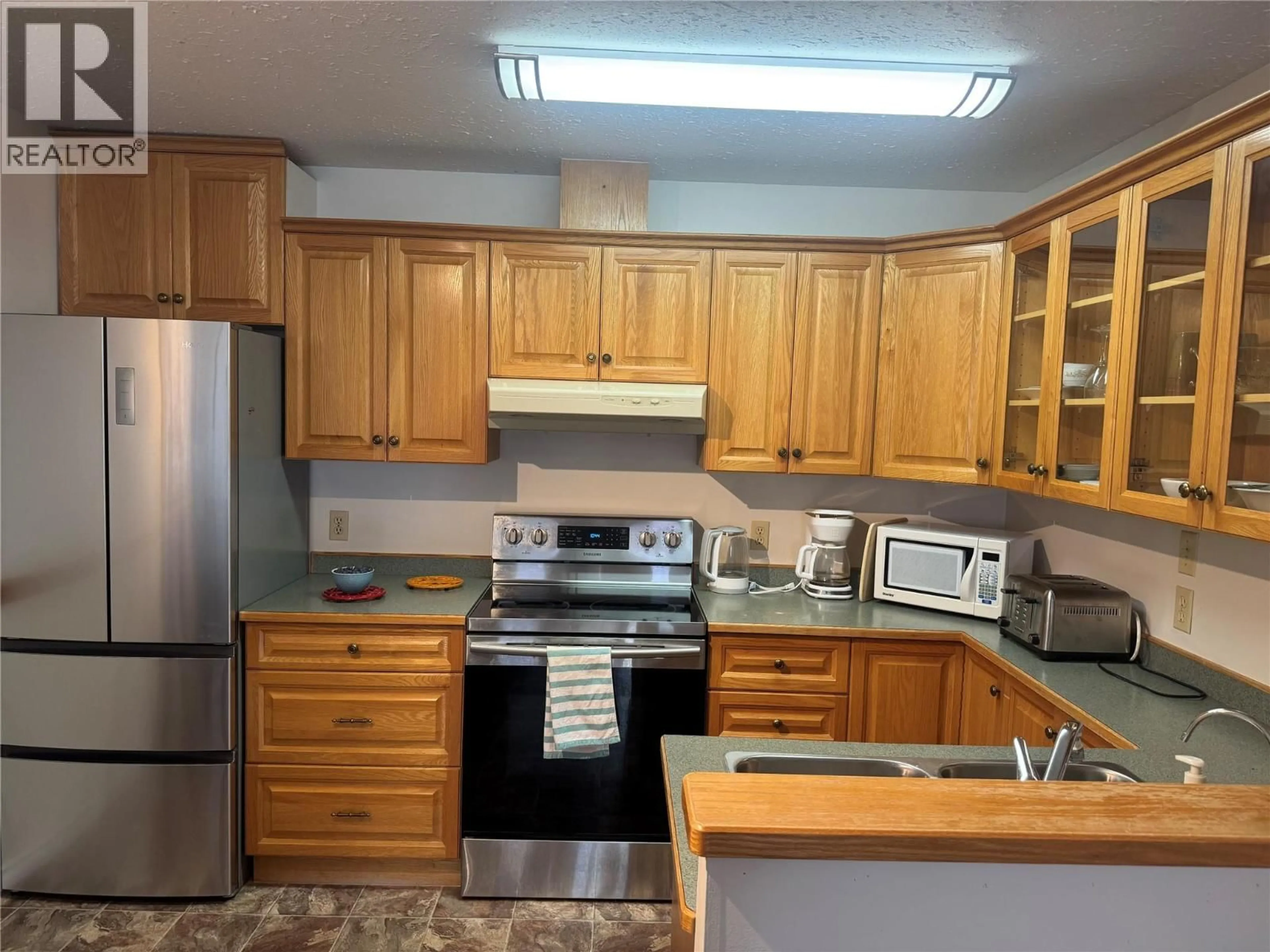 Standard kitchen, wood/laminate floor for 10 - 8010 VEDETTE DRIVE, Osoyoos British Columbia V0H1V2