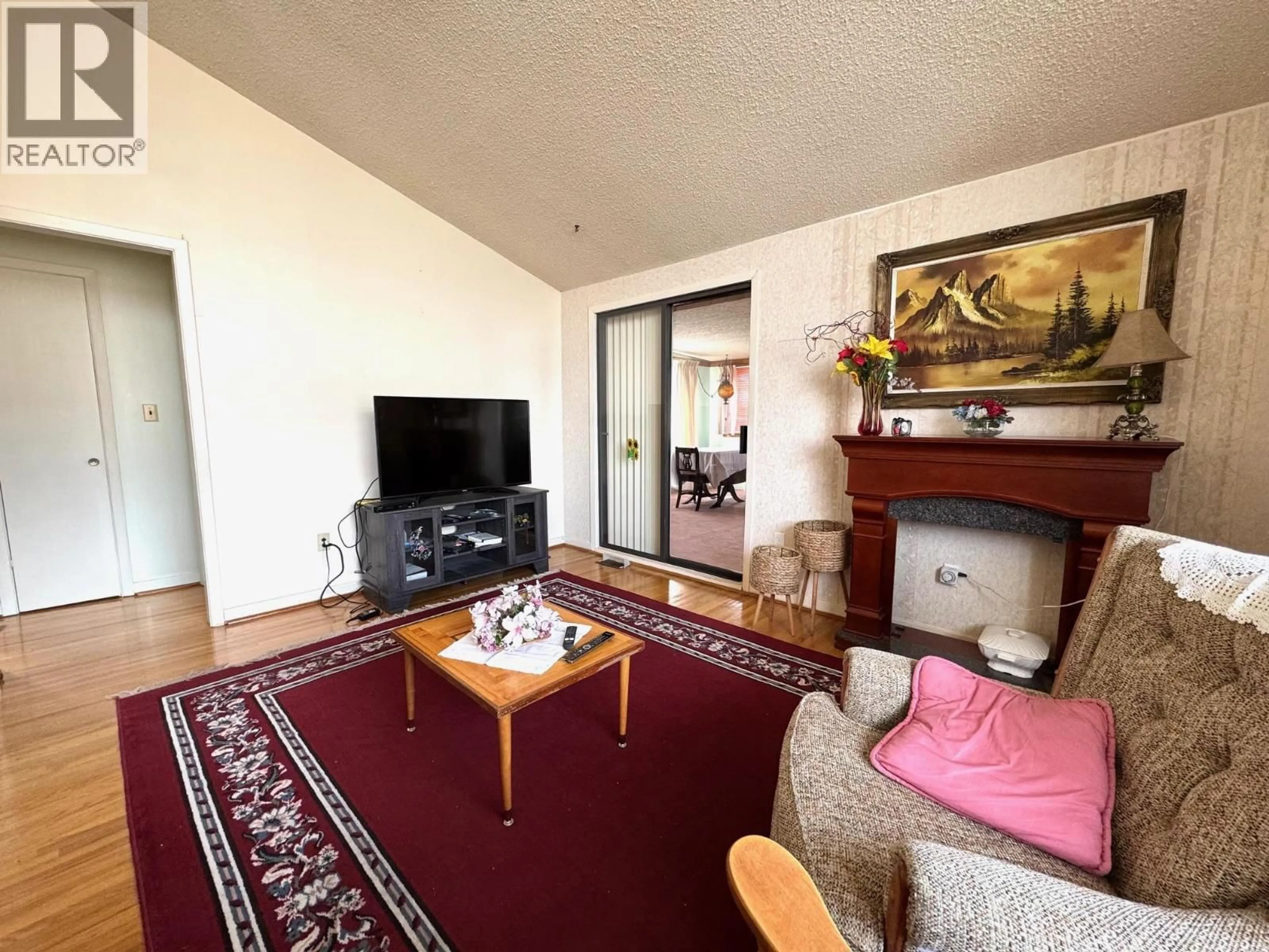 Living room with furniture, unknown for 2264 MERRITT AVENUE, Merritt British Columbia V1K1B8