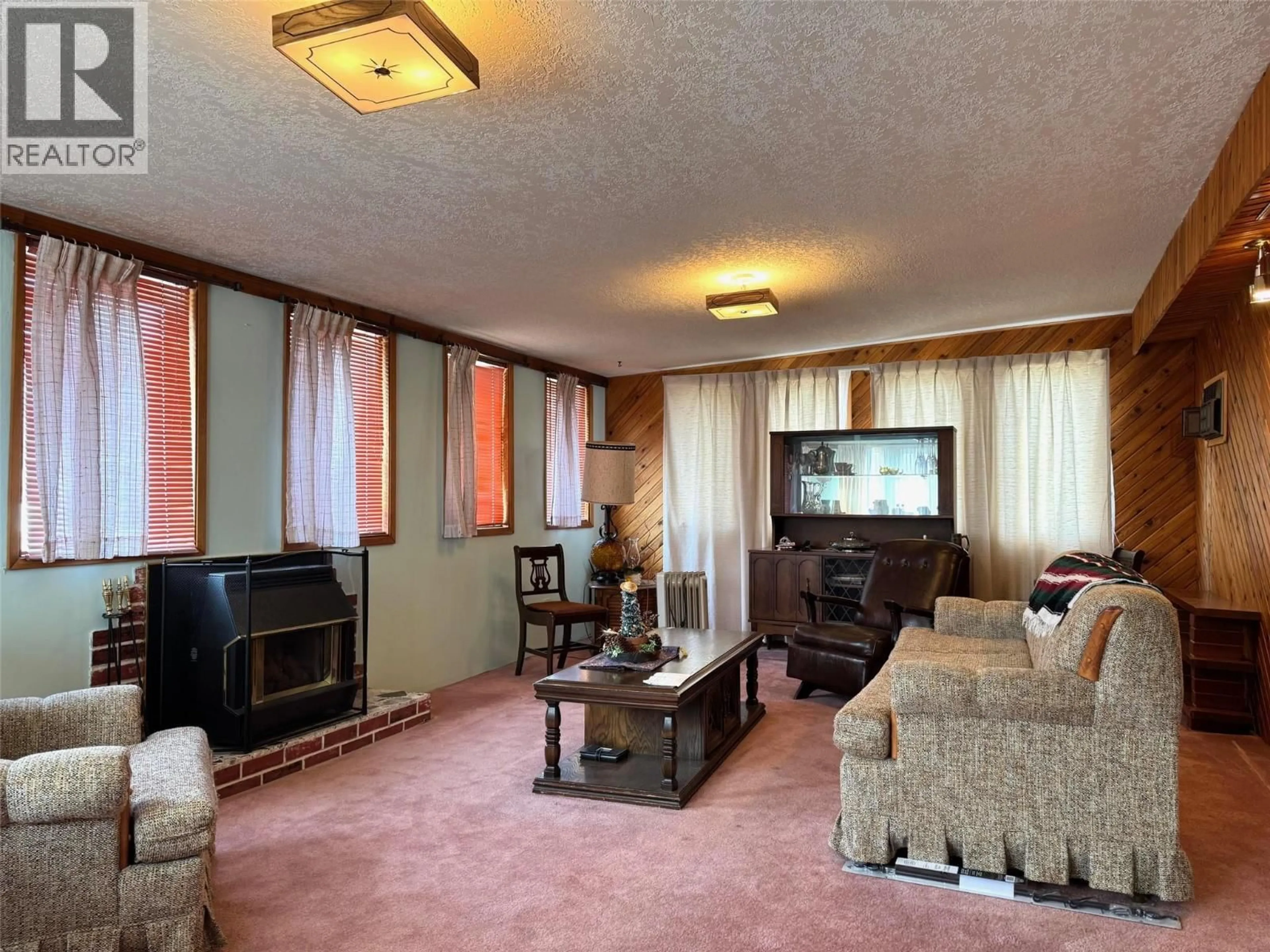 Living room with furniture, carpet floor for 2264 MERRITT AVENUE, Merritt British Columbia V1K1B8