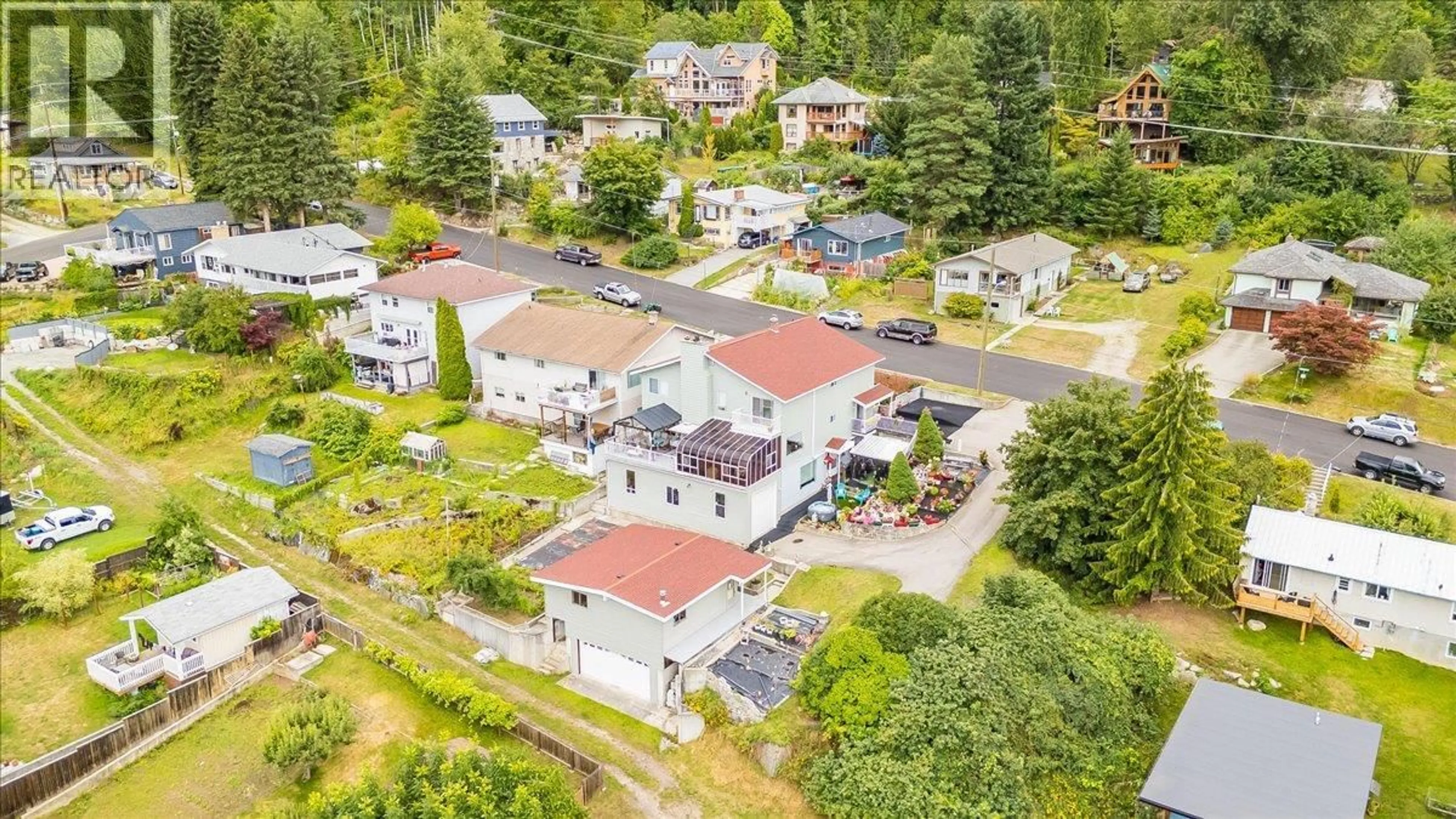 A pic from outside/outdoor area/front of a property/back of a property/a pic from drone, street for 801 HOUSTON STREET, Nelson British Columbia V1L5J3