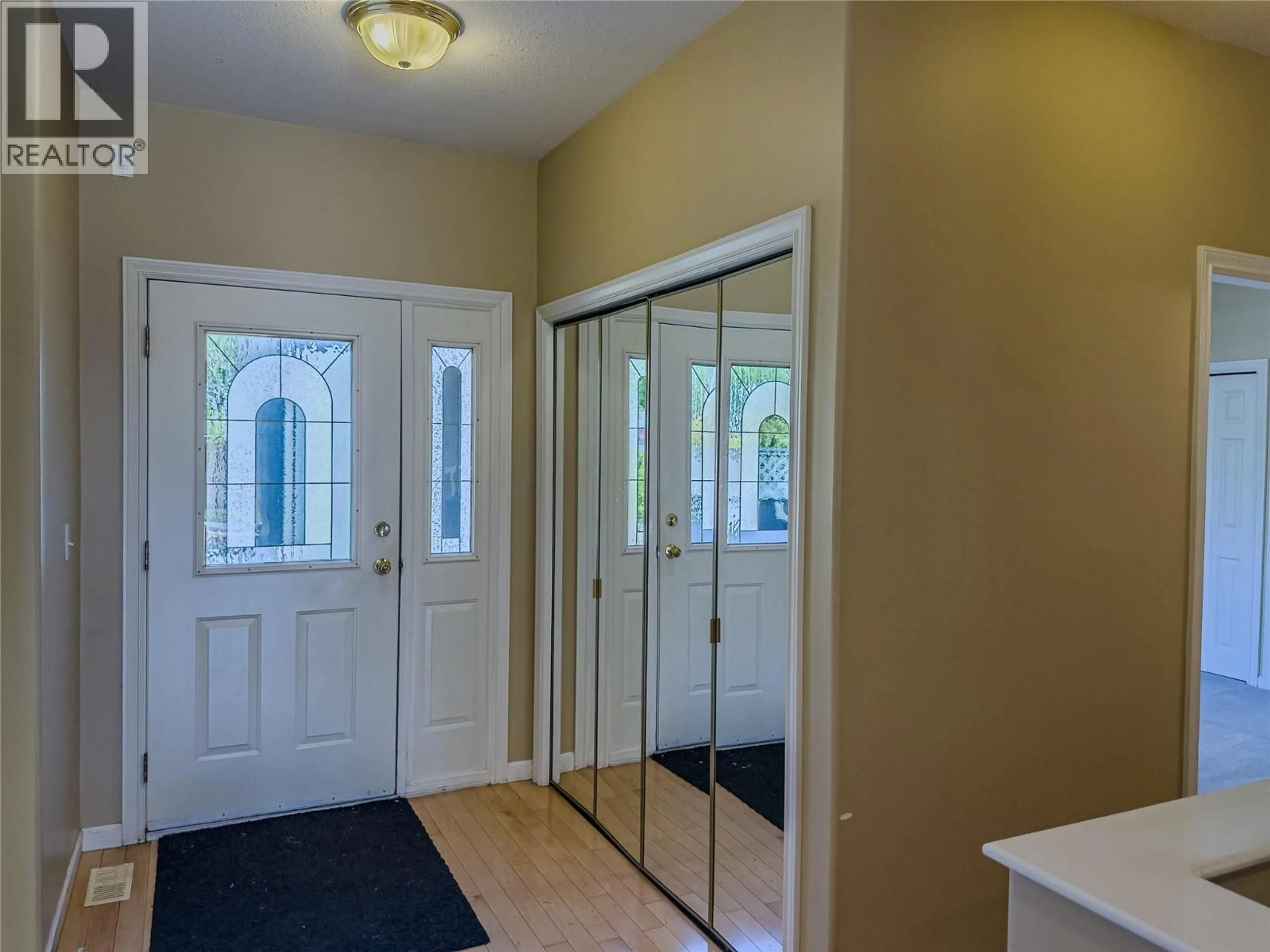 Indoor entryway for 102 - 650 HARRINGTON ROAD, Kamloops British Columbia V2B6T7