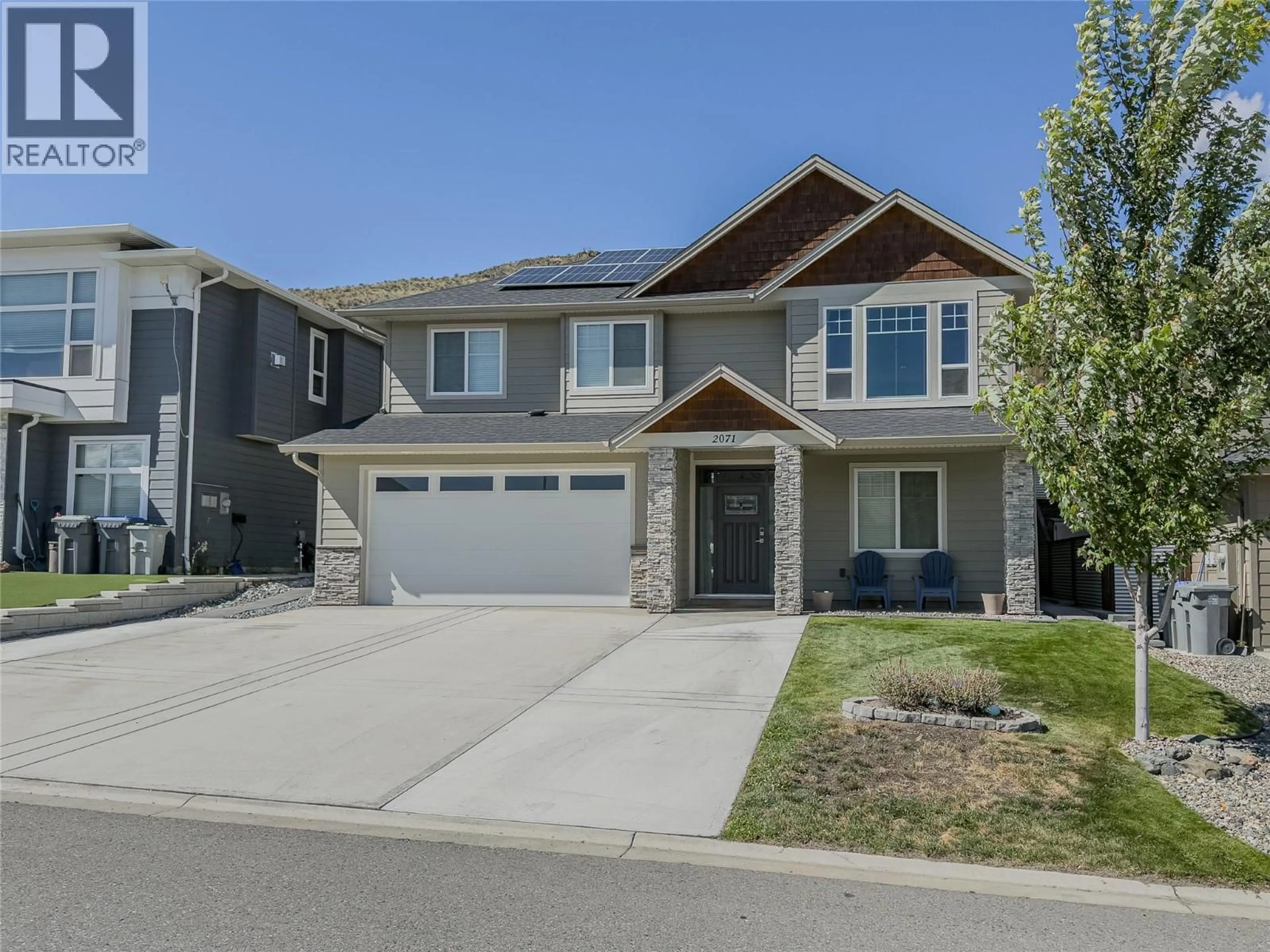 Home with vinyl exterior material, street for 2071 SADDLEBACK DRIVE, Kamloops British Columbia V2B0H2