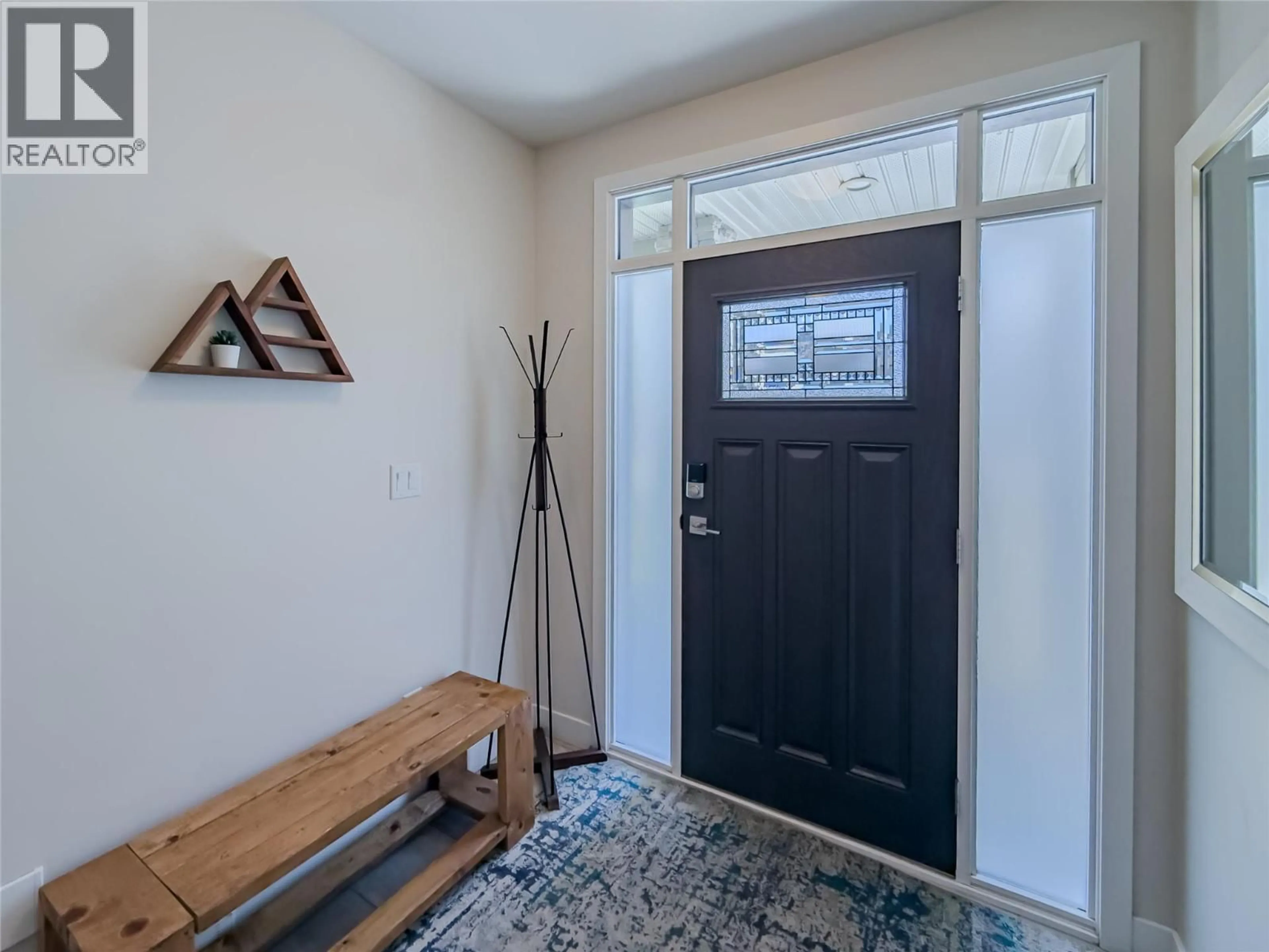 Indoor entryway for 2071 SADDLEBACK DRIVE, Kamloops British Columbia V2B0H2