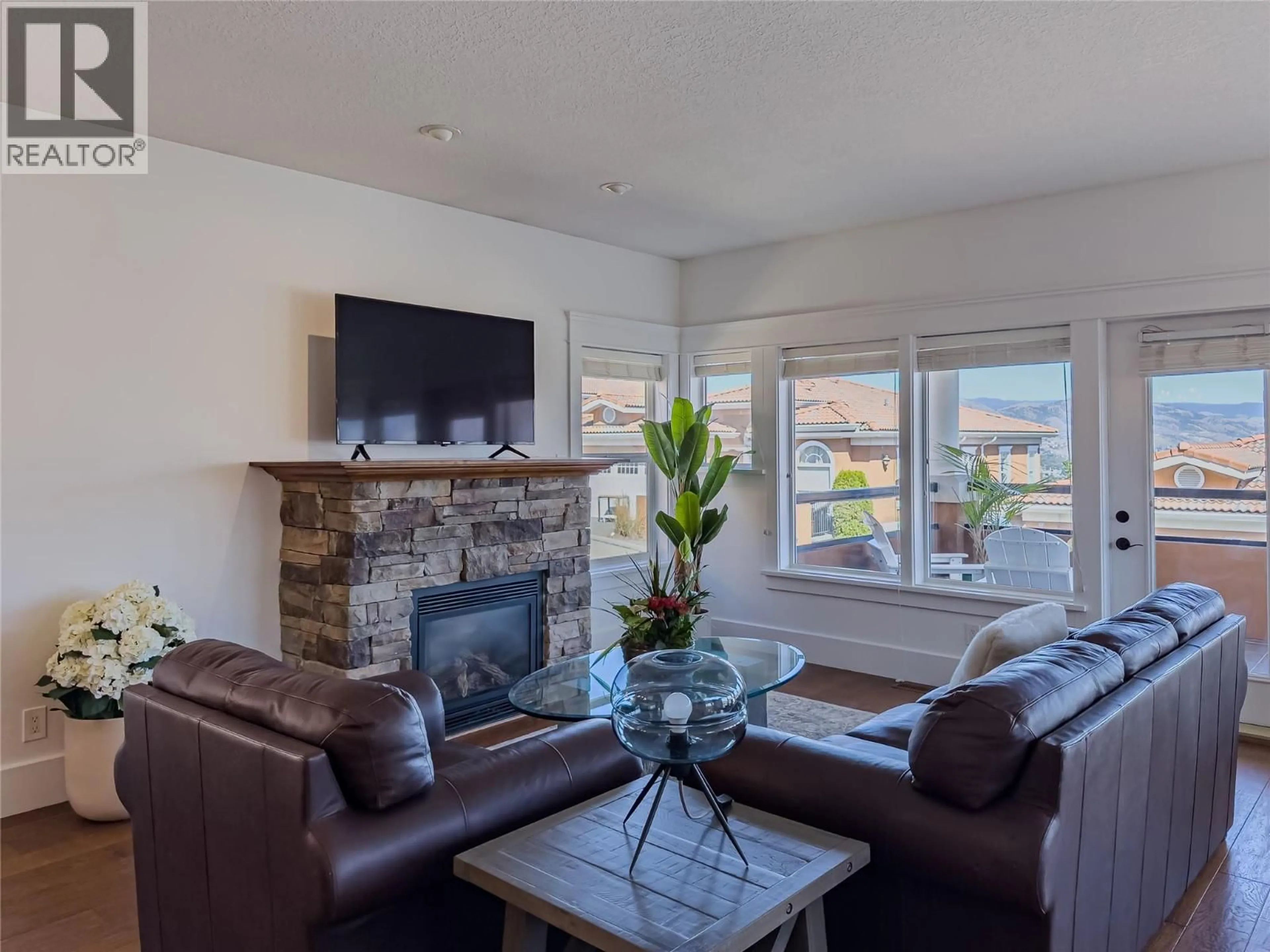 Living room with furniture, unknown for 13 - 875 SAHALI TERRACE, Kamloops British Columbia V2C6W8