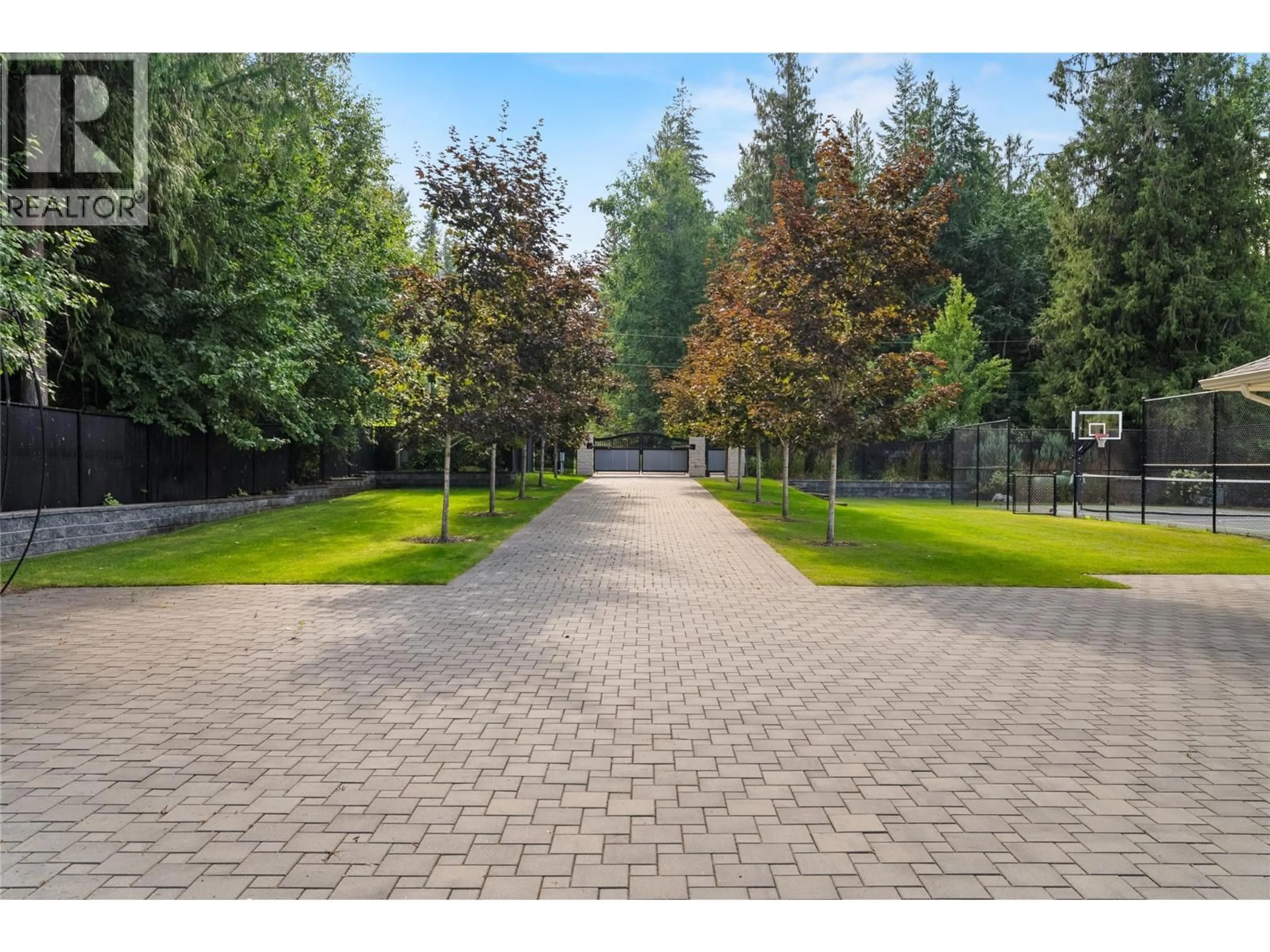 Patio, street for 2506 WELCH PLACE, Magna Bay British Columbia V0E1M7