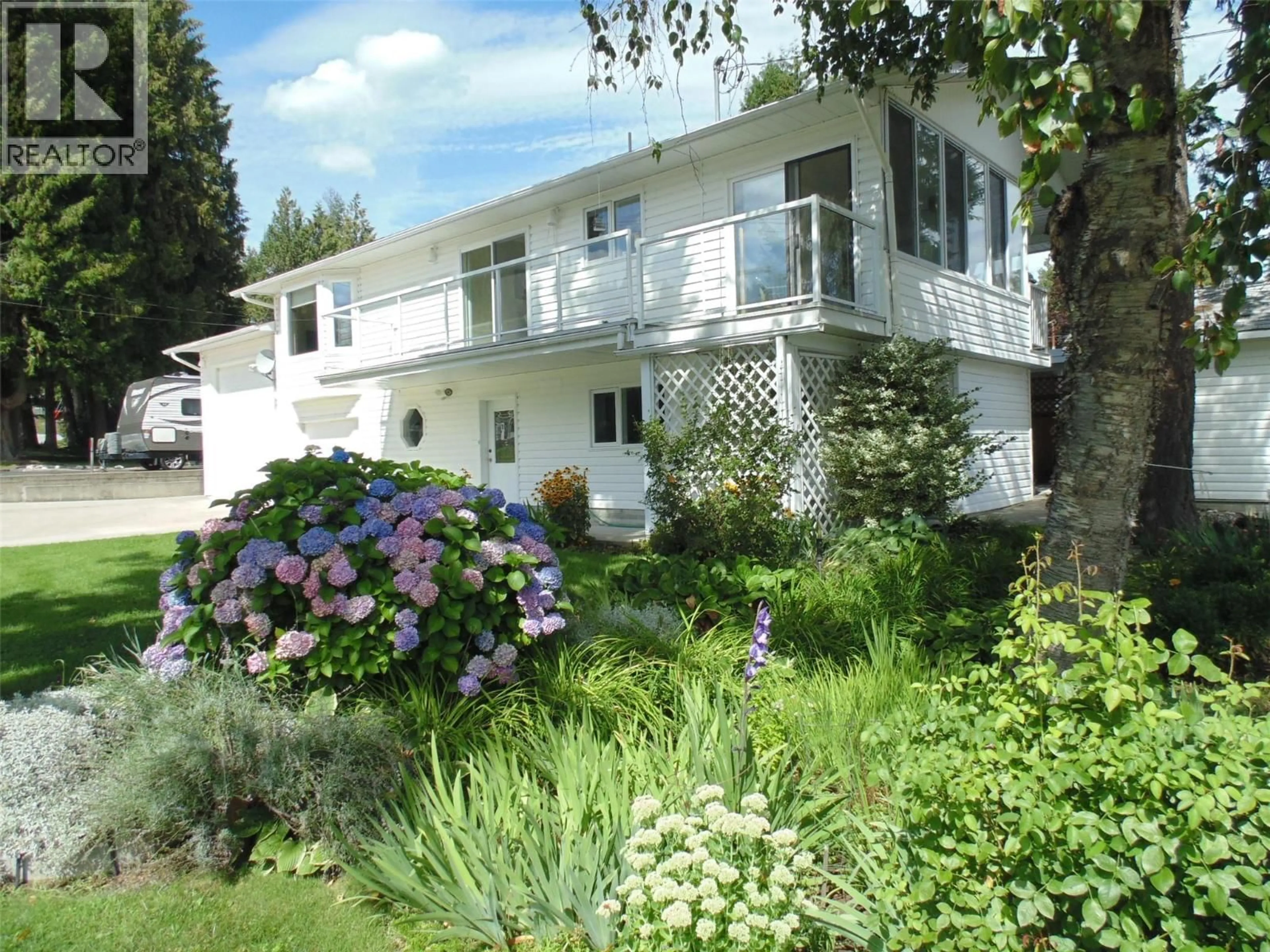 Unknown for 2274 10TH AVENUE, Castlegar British Columbia V1N2Z7