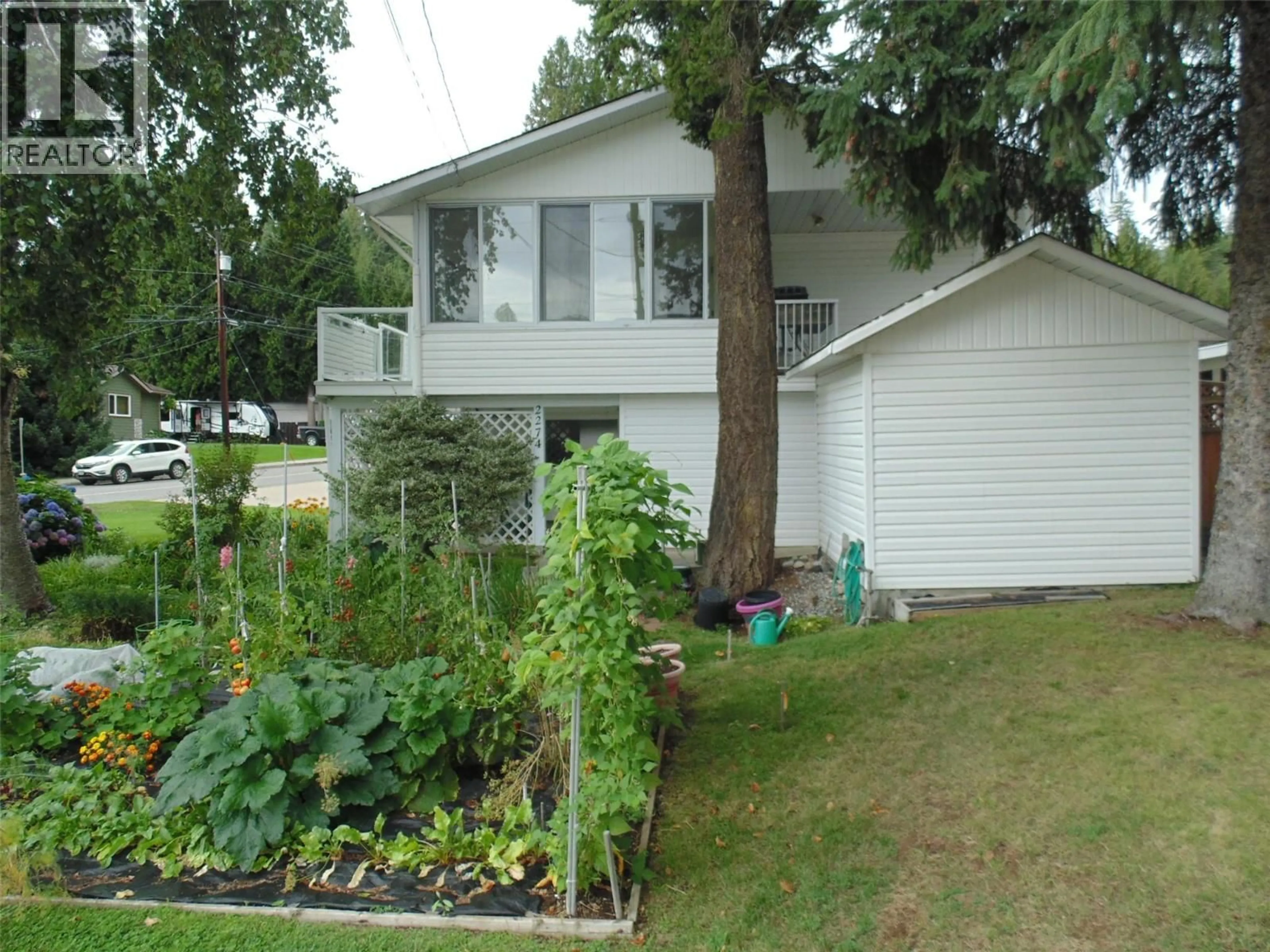 Home with vinyl exterior material, street for 2274 10TH AVENUE, Castlegar British Columbia V1N2Z7