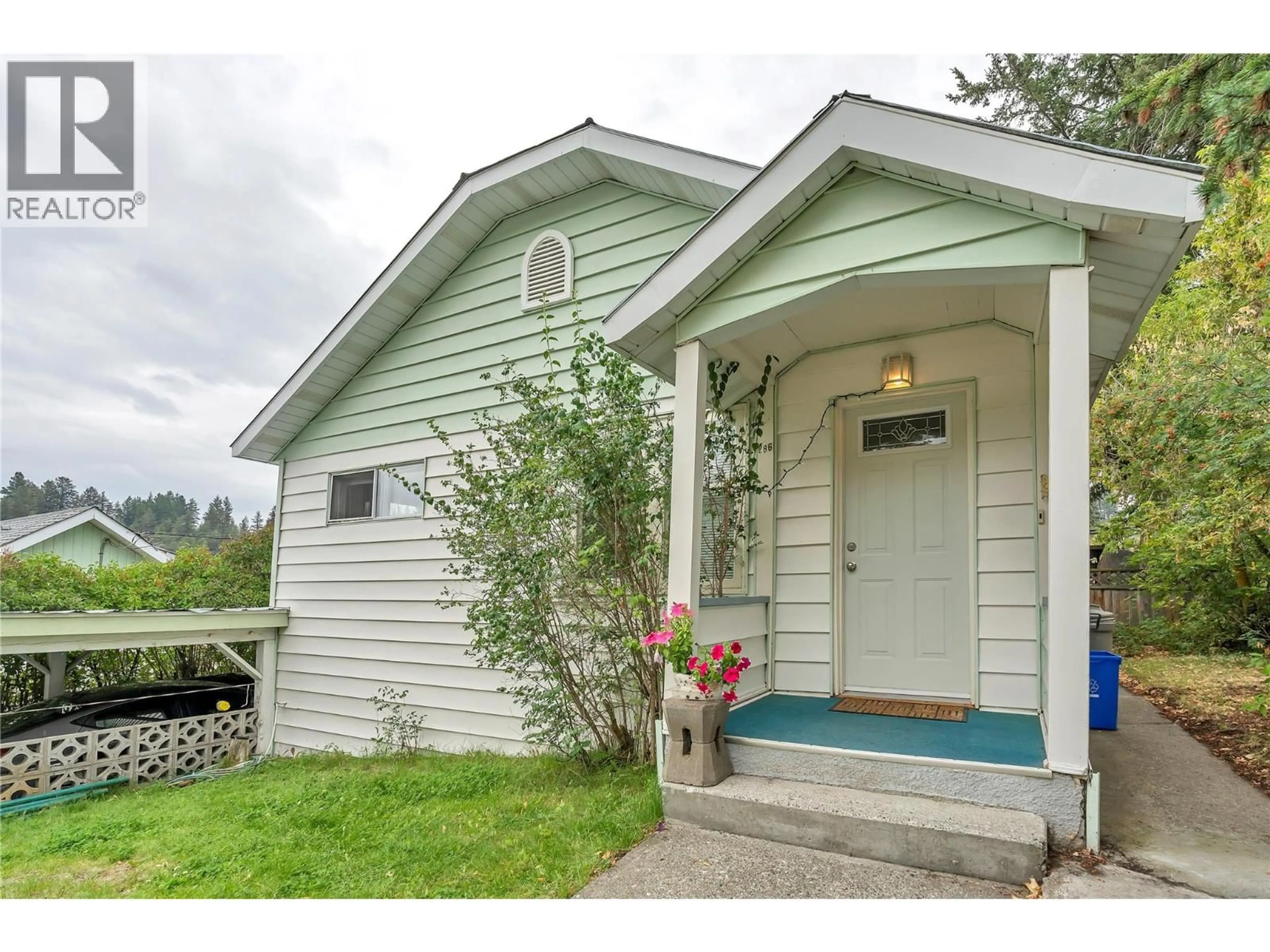 Home with vinyl exterior material, street for 286 ANGELA AVE OTHER, Princeton British Columbia V0X1W0
