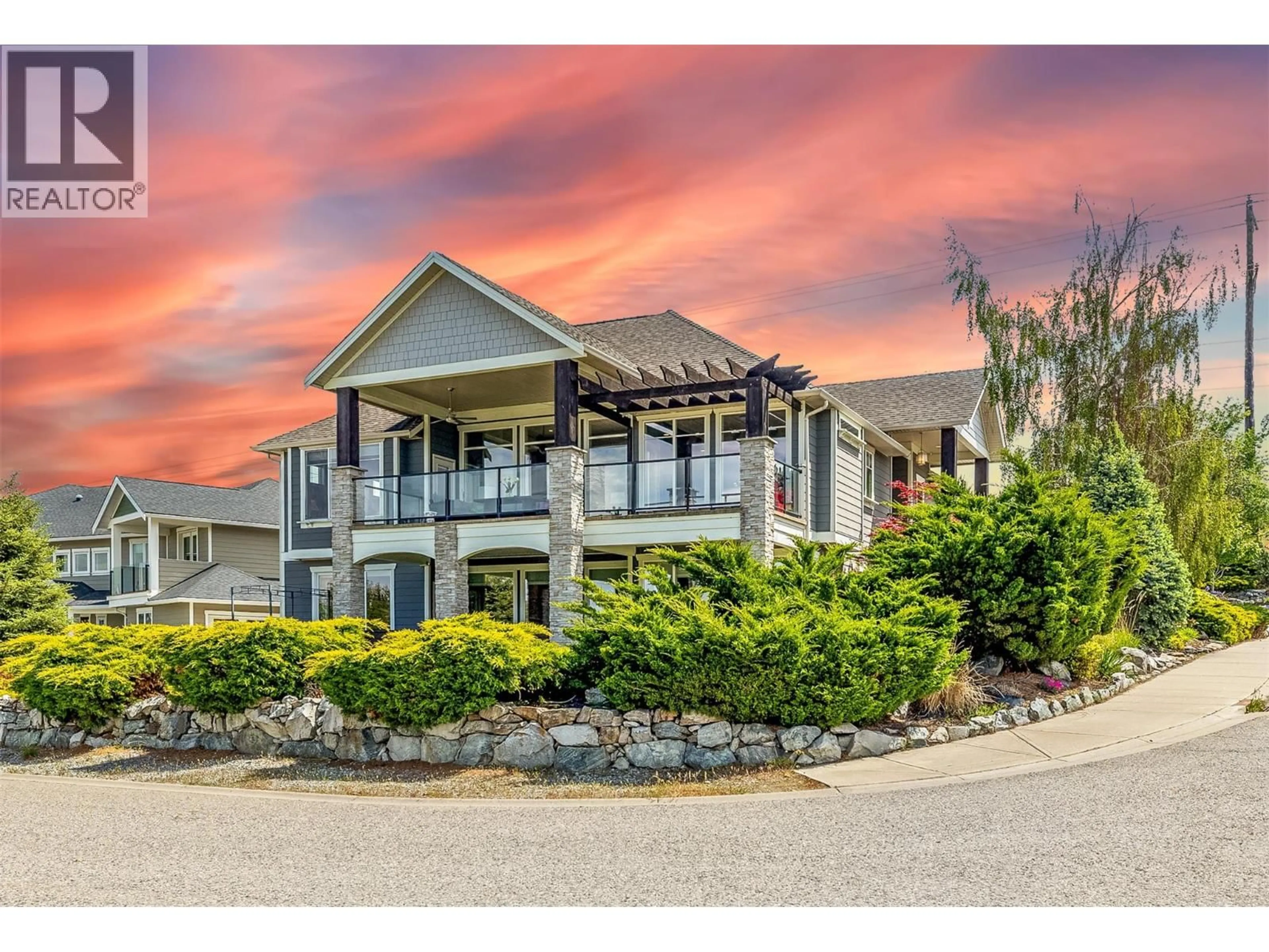 A pic from outside/outdoor area/front of a property/back of a property/a pic from drone, mountain view for 912 STEELE ROAD, Kelowna British Columbia V1W4X1