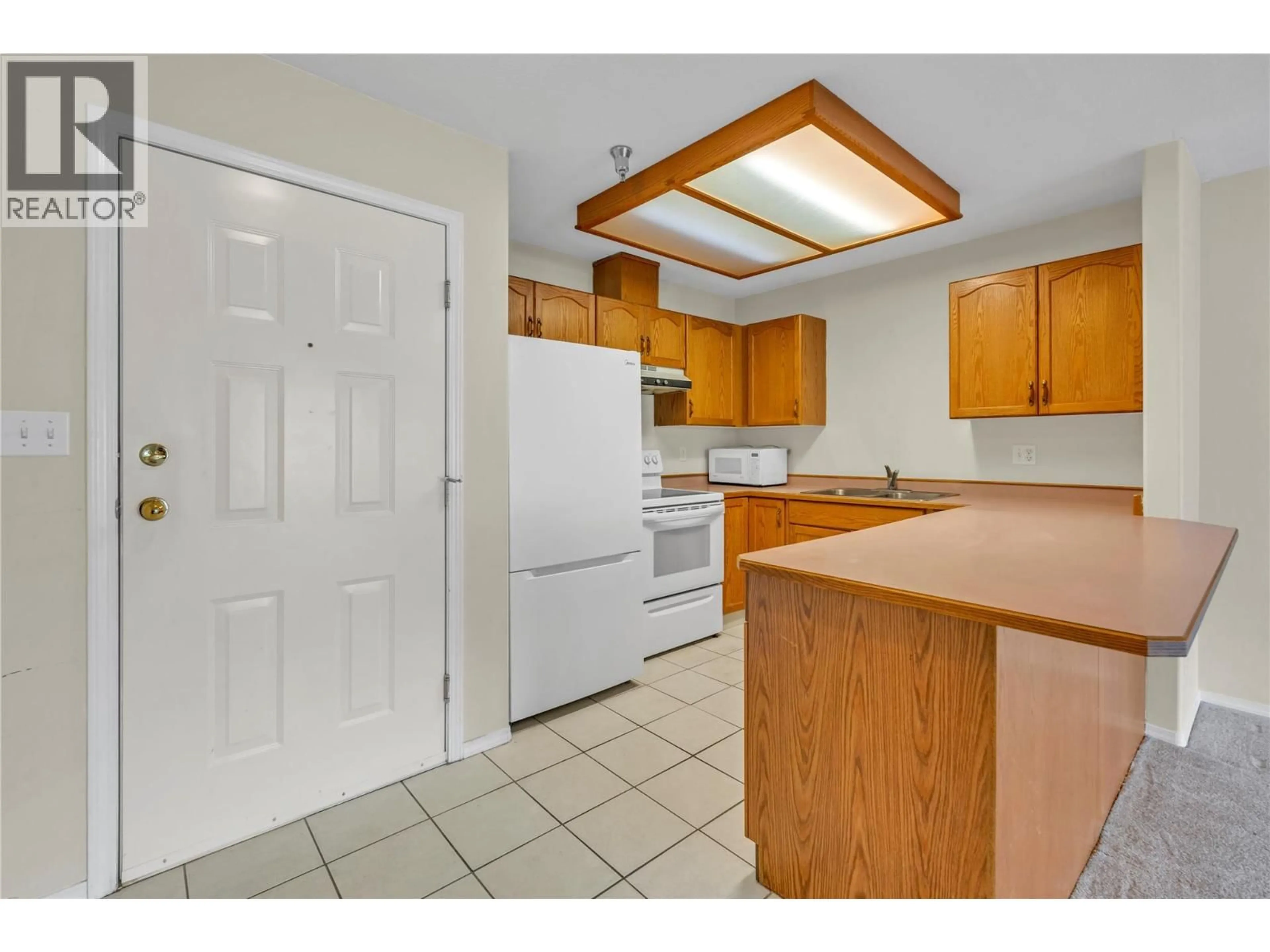 Standard kitchen, unknown for 306 - 3310 SKAHA LAKE ROAD, Penticton British Columbia V2A6G4