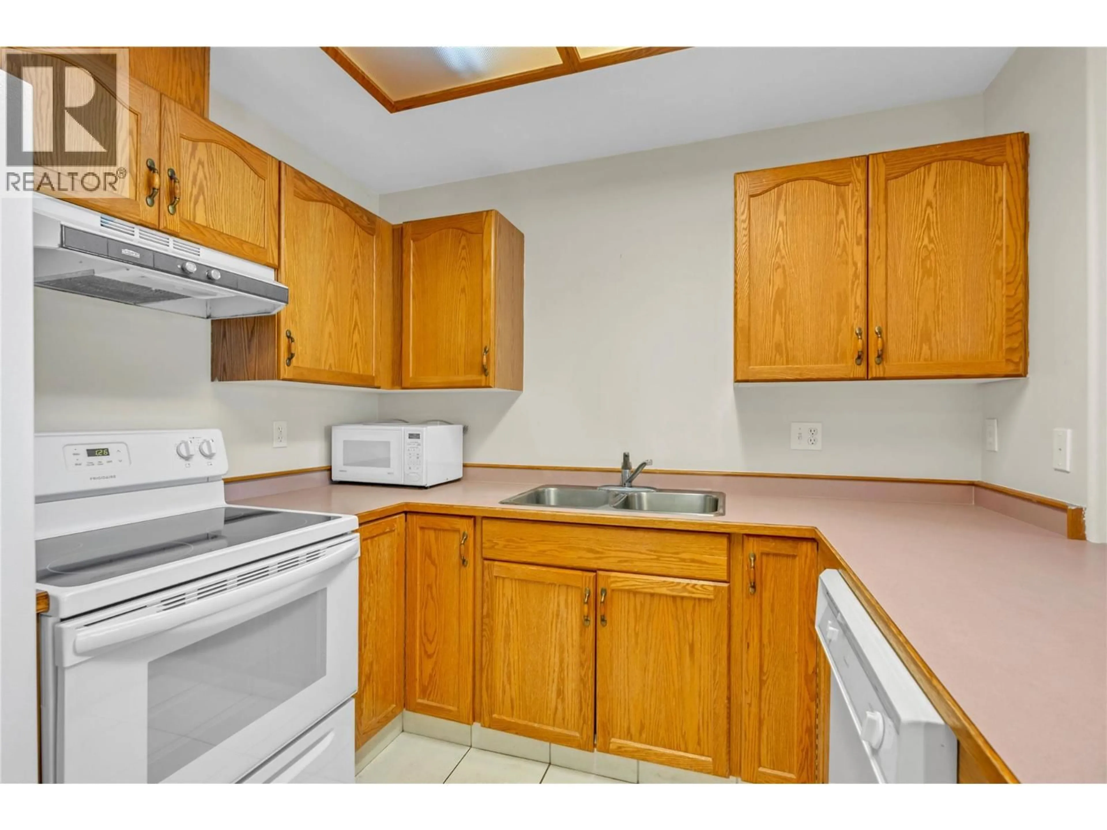 Standard kitchen, unknown for 306 - 3310 SKAHA LAKE ROAD, Penticton British Columbia V2A6G4