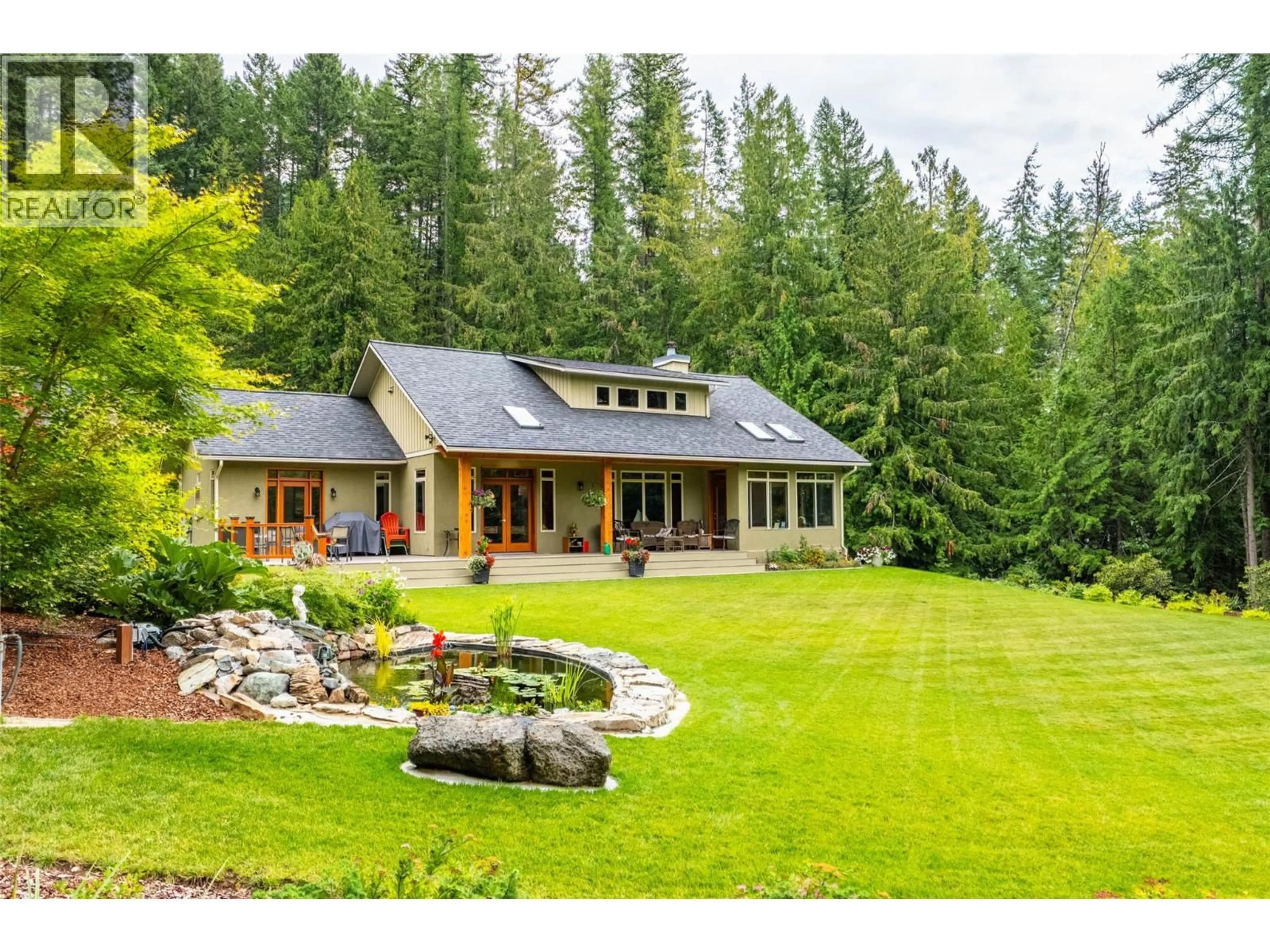 A pic from outside/outdoor area/front of a property/back of a property/a pic from drone, unknown for 6968 BEGGS ROAD, Nelson British Columbia V1L6S5