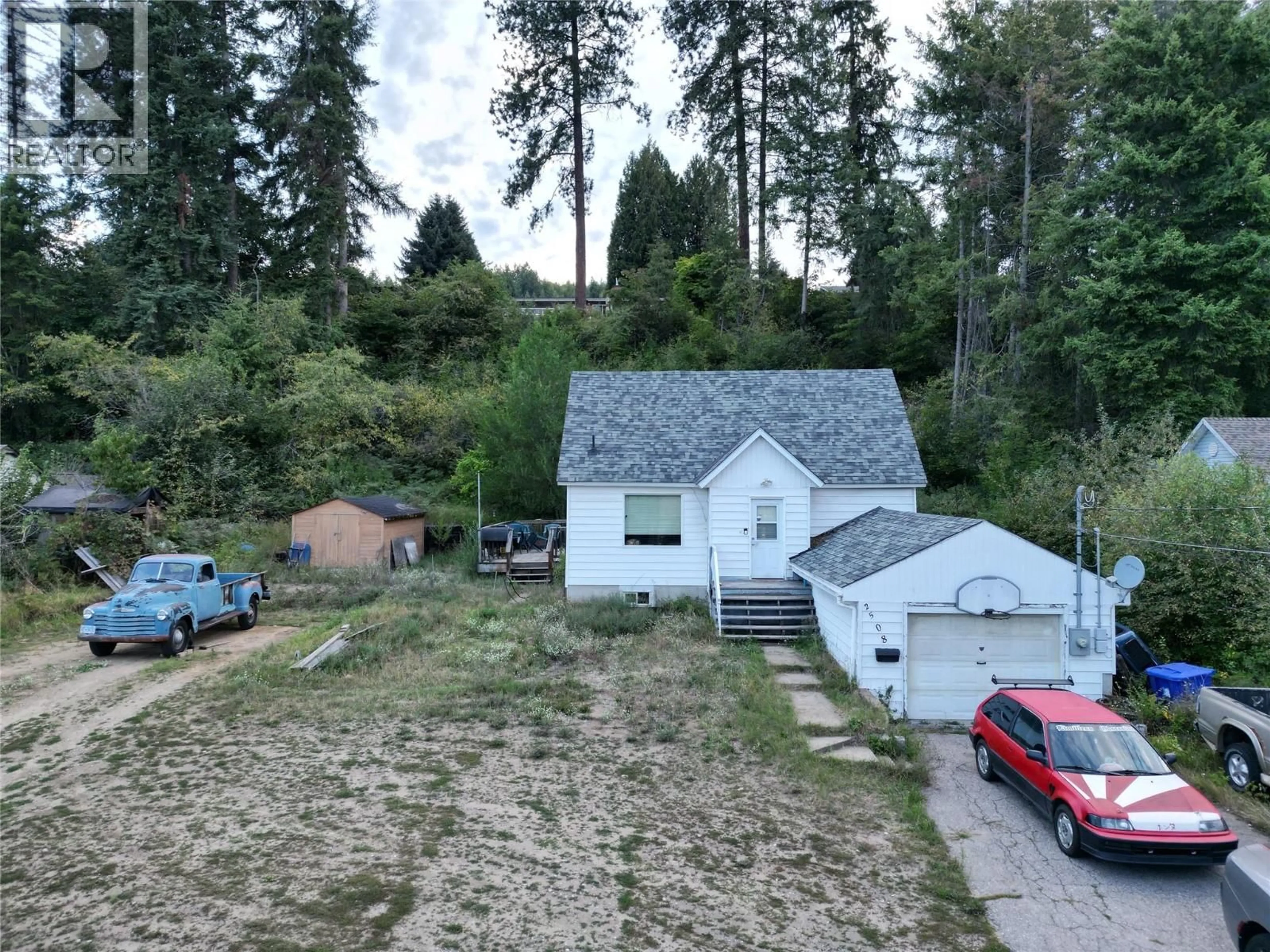 A pic from outside/outdoor area/front of a property/back of a property/a pic from drone, street for 2508 COLUMBIA AVENUE, Castlegar British Columbia V1N2X5
