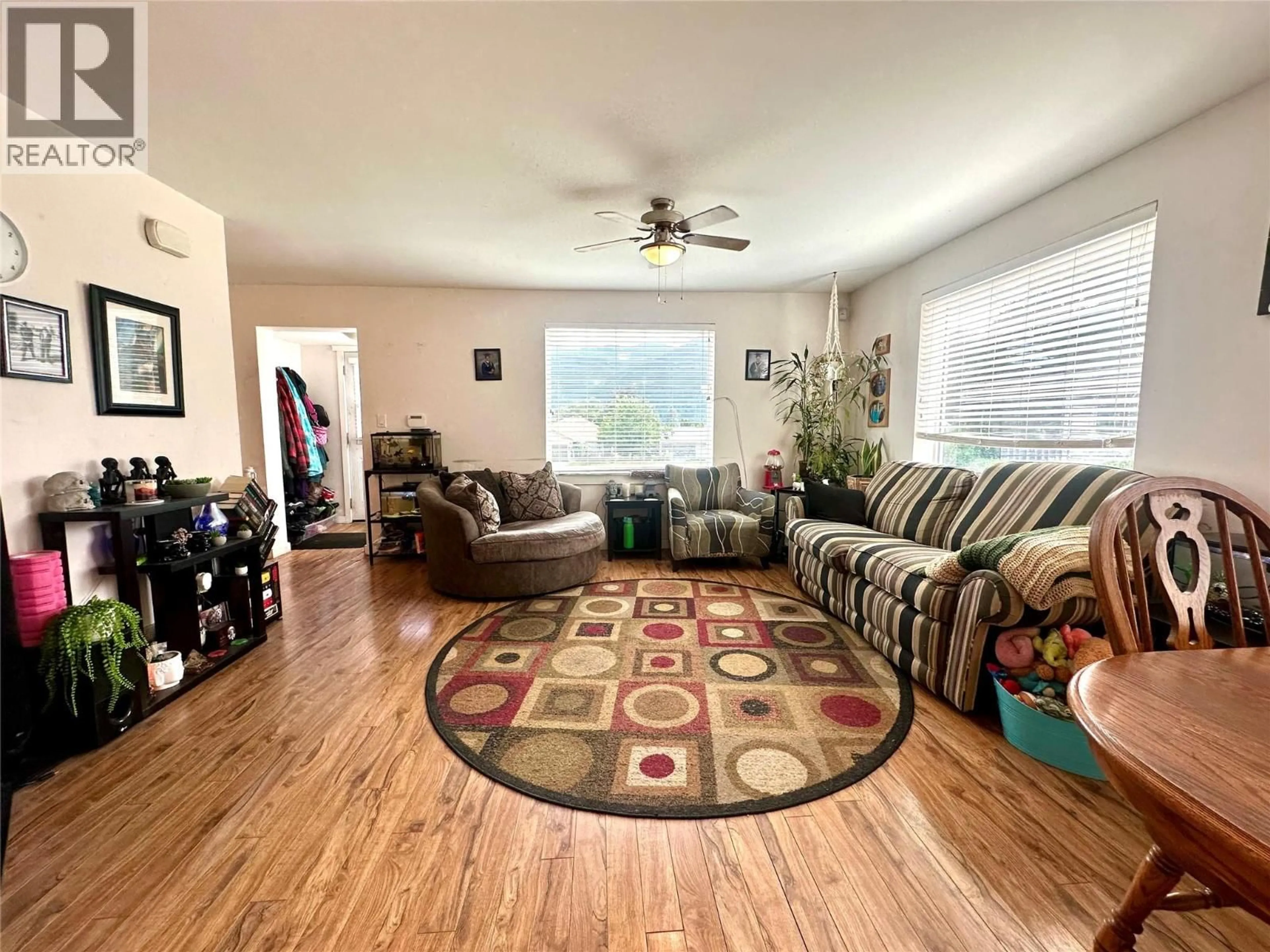 Living room with furniture, unknown for 2508 COLUMBIA AVENUE, Castlegar British Columbia V1N2X5