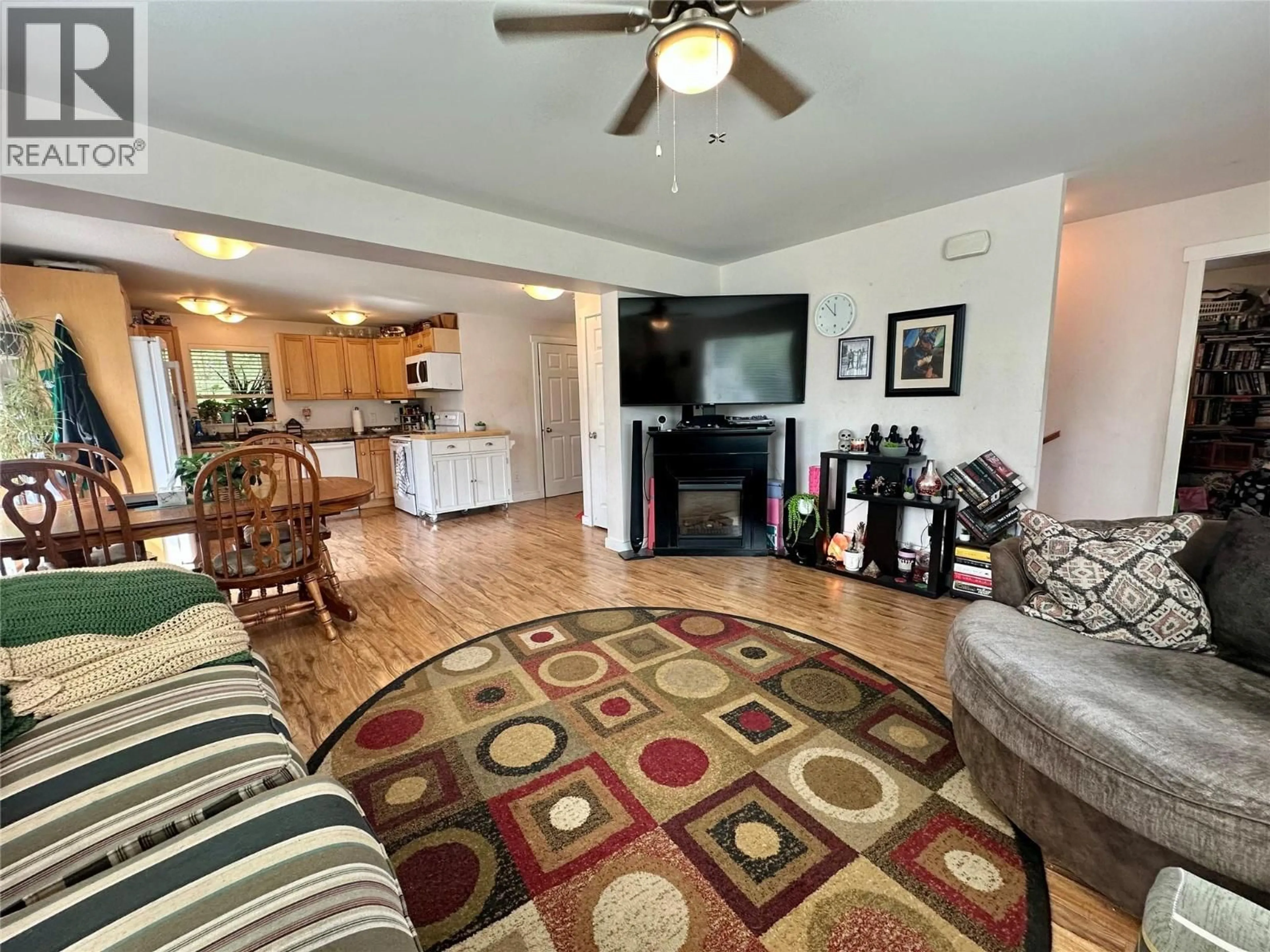 Living room with furniture, unknown for 2508 COLUMBIA AVENUE, Castlegar British Columbia V1N2X5