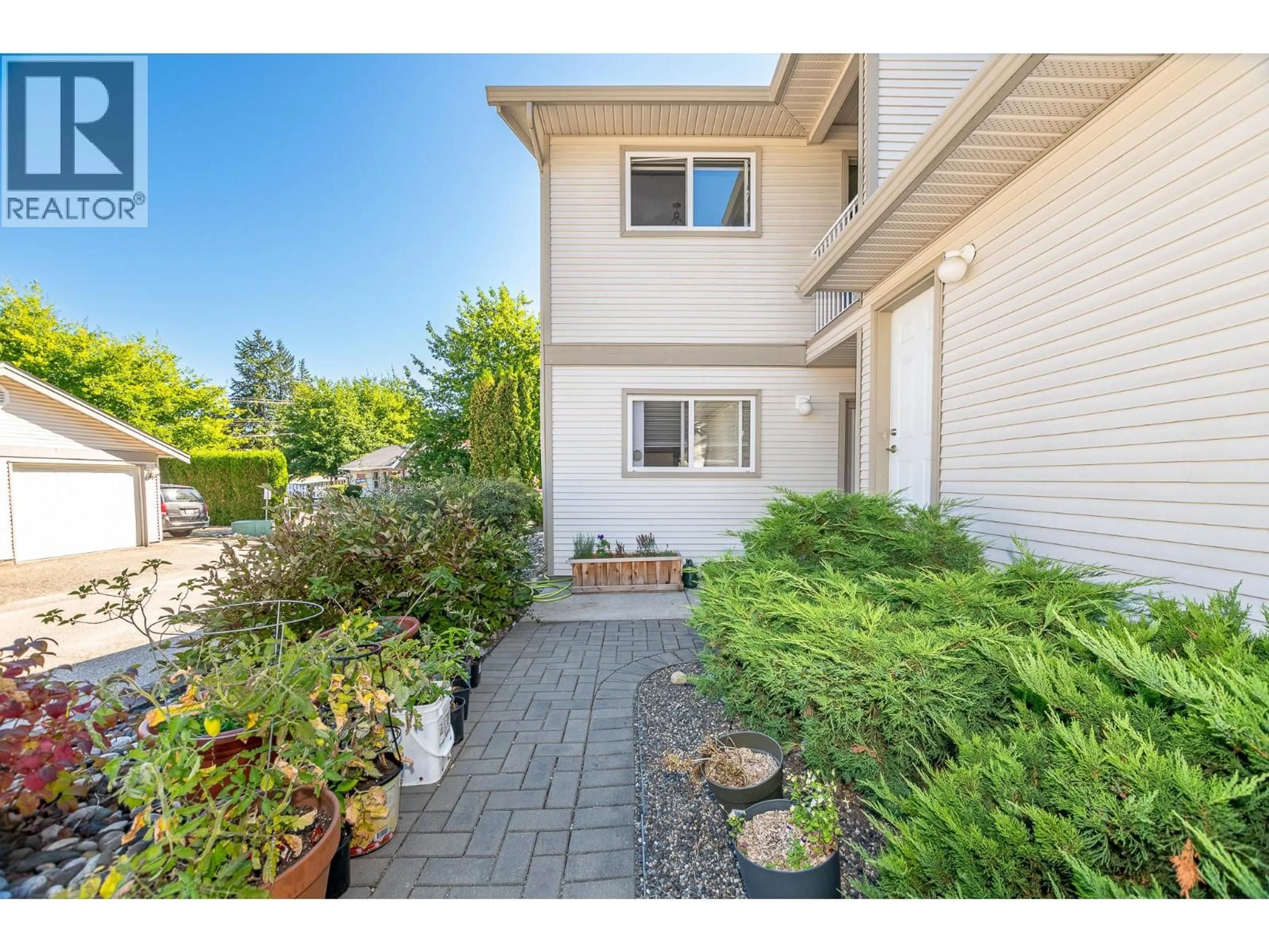Patio, street for 37 - 171 17 STREET SOUTHEAST, Salmon Arm British Columbia V1E1P8