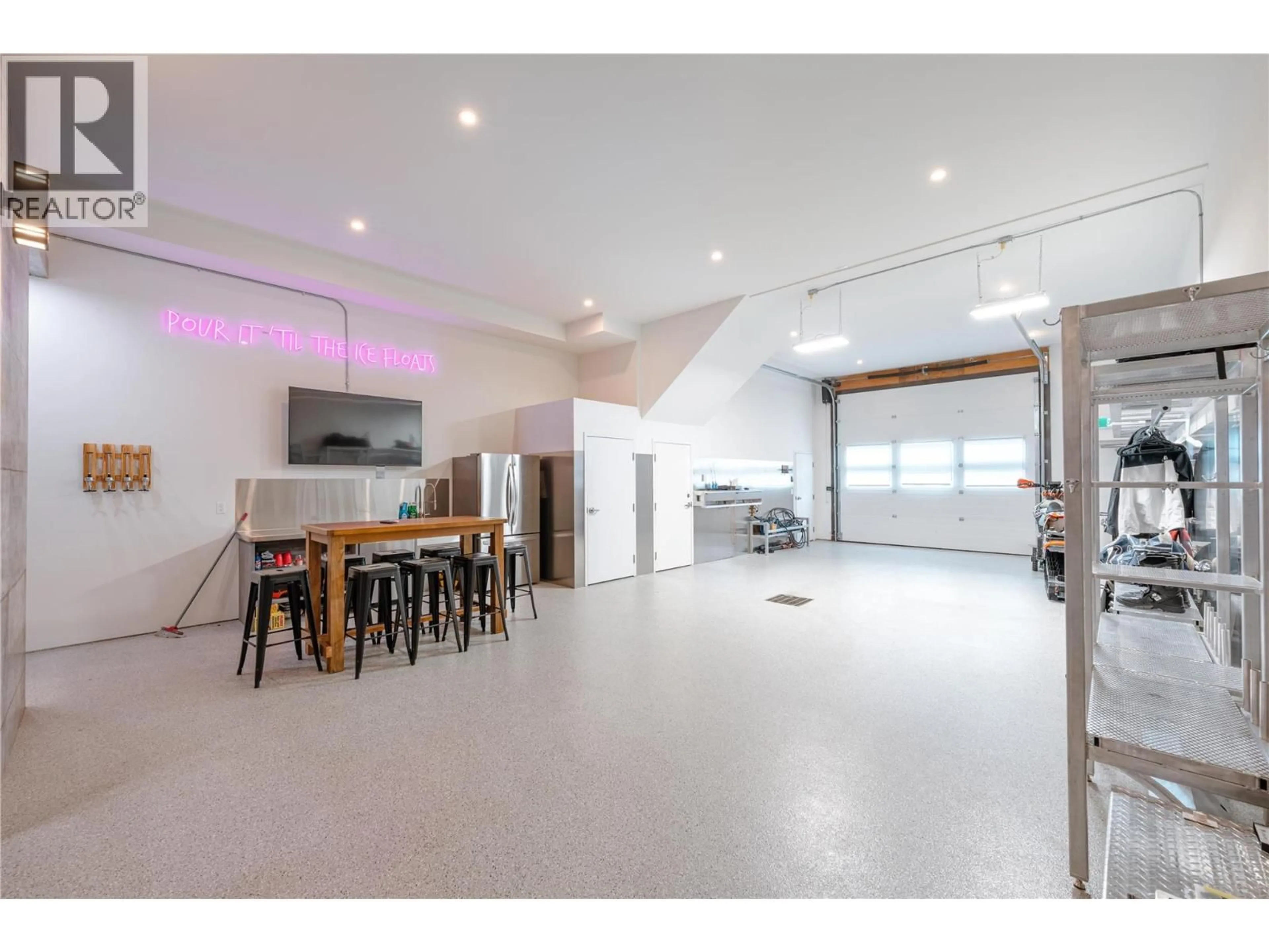 Open concept kitchen, unknown for 3105/3205 - 1240 POWERHOUSE ROAD, Revelstoke British Columbia V0E2S0