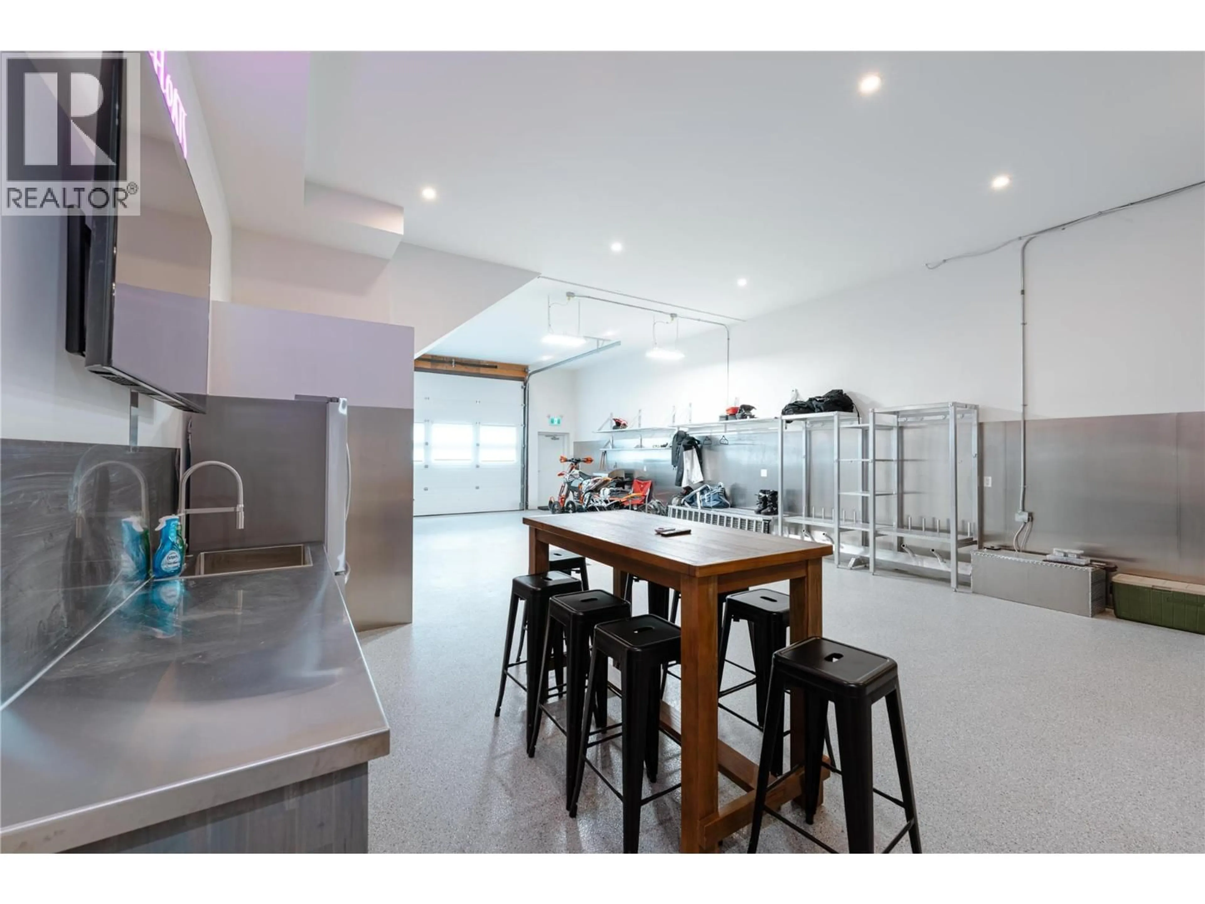 Contemporary kitchen, unknown for 3105/3205 - 1240 POWERHOUSE ROAD, Revelstoke British Columbia V0E2S0