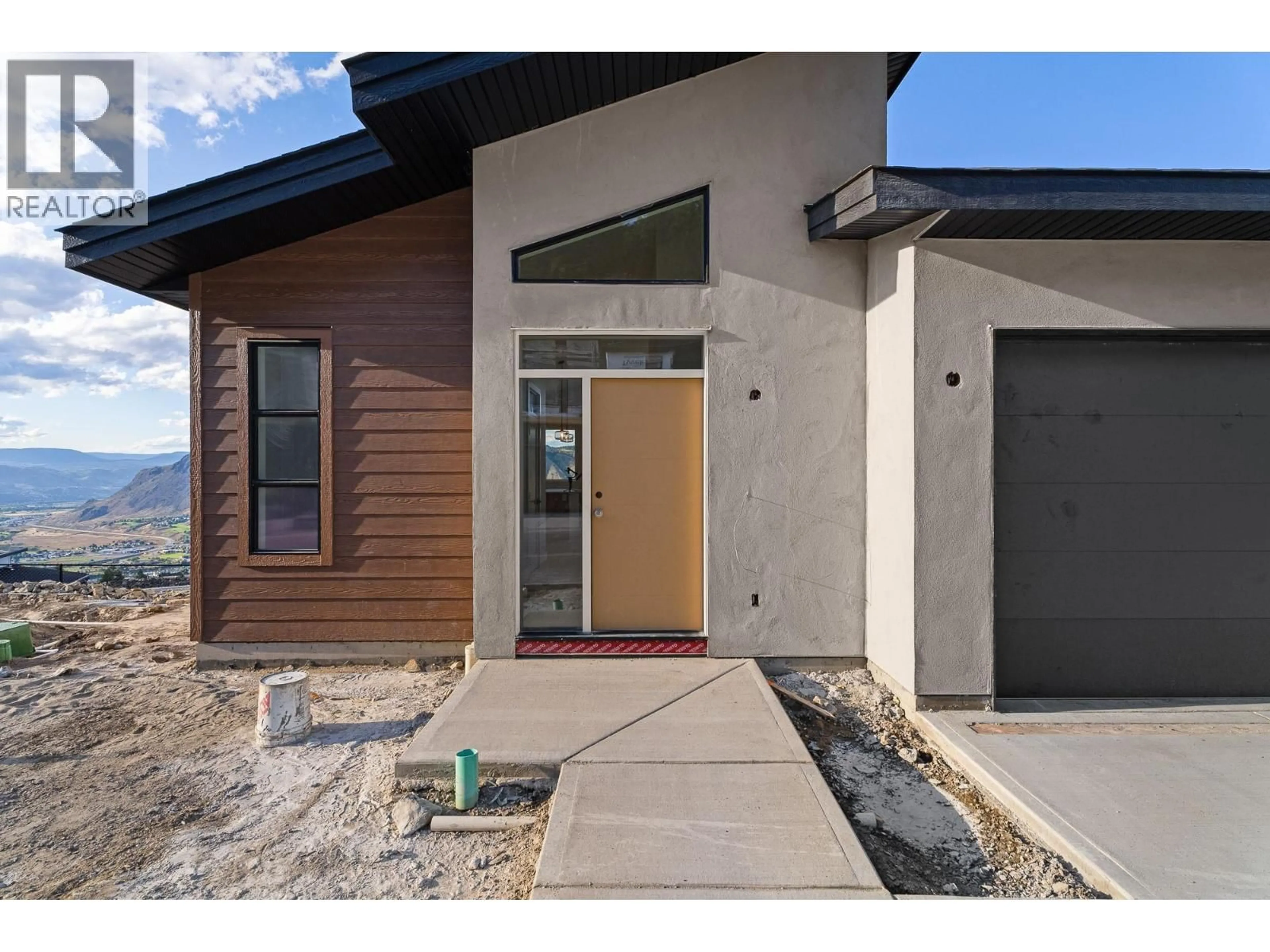 Indoor entryway for 138 - 2400 COLDWATER DRIVE, Kamloops British Columbia V2E0E7