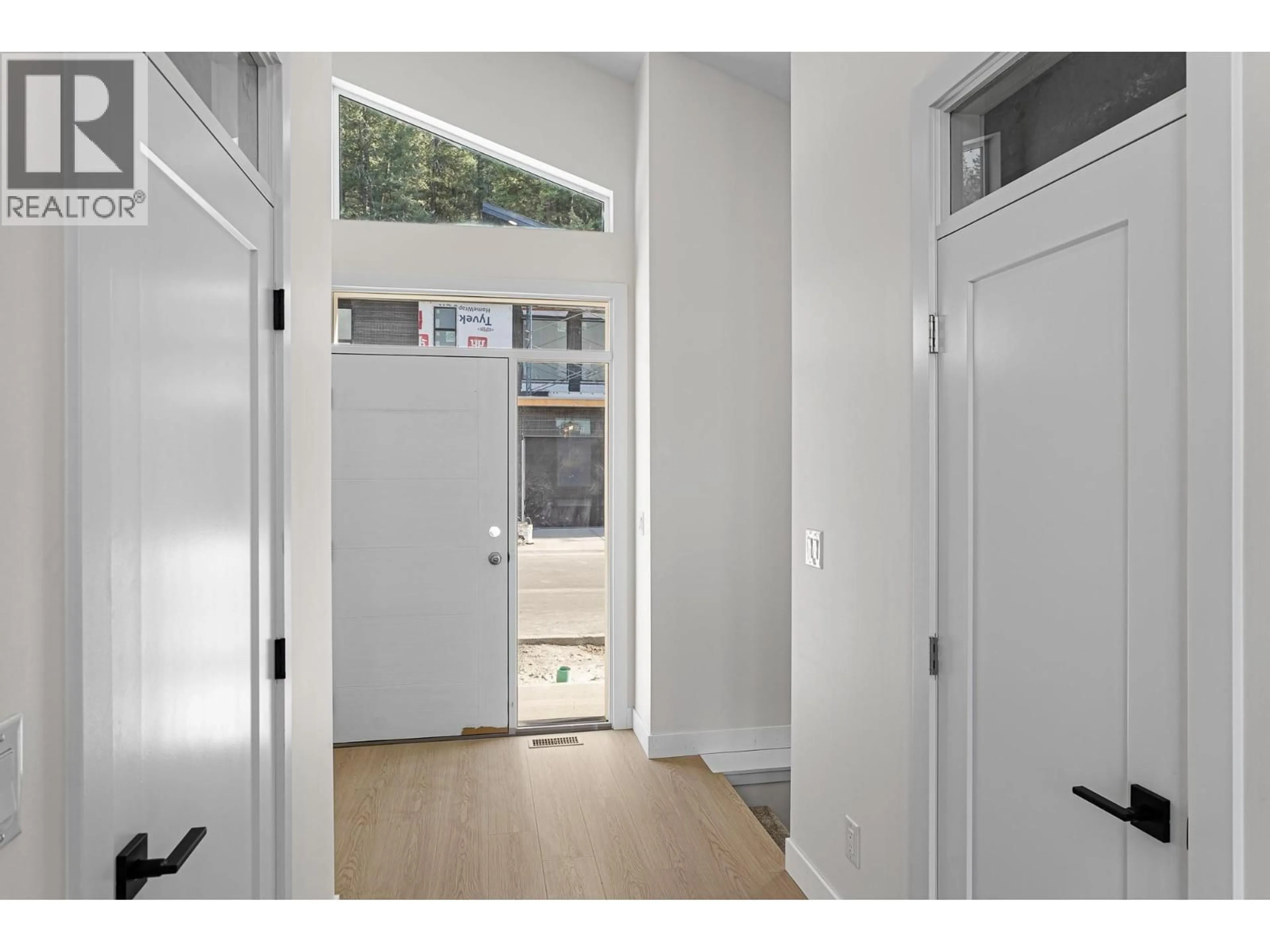 Indoor entryway for 138 - 2400 COLDWATER DRIVE, Kamloops British Columbia V2E0E7