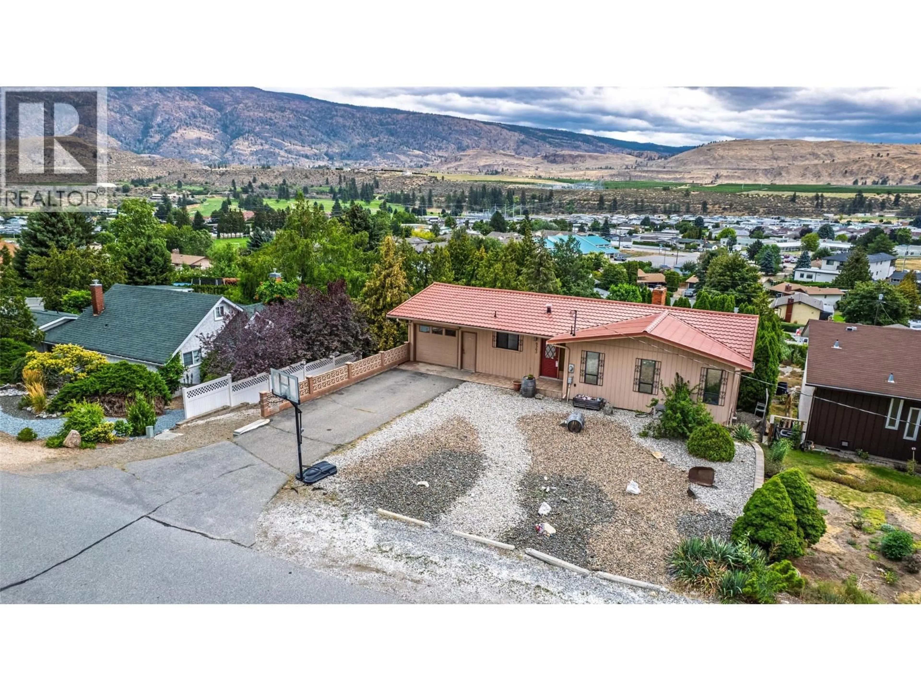A pic from outside/outdoor area/front of a property/back of a property/a pic from drone, mountain view for 6563 MOUNTAINVIEW DRIVE, Oliver British Columbia V0H1T4