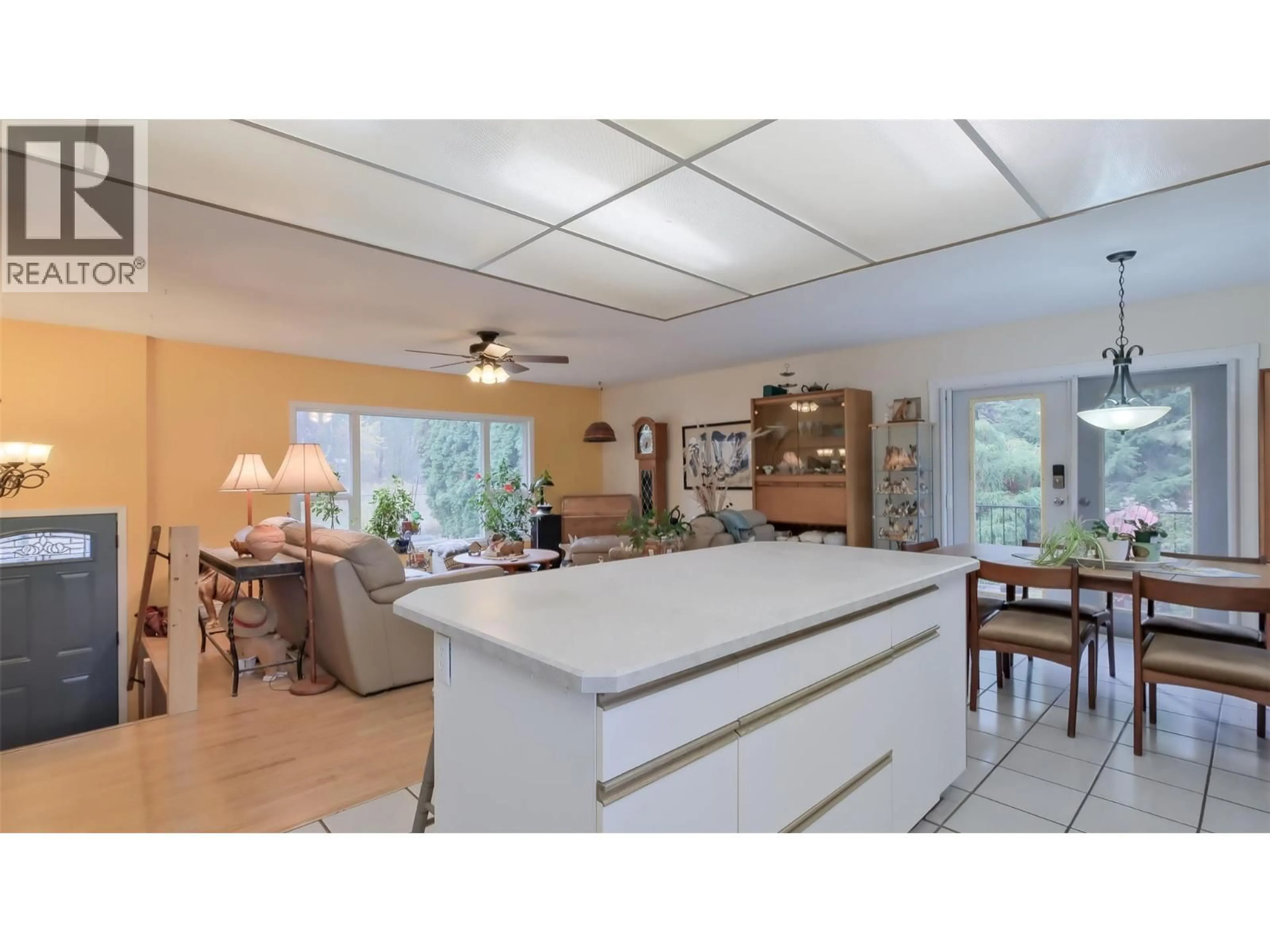 Open concept kitchen, ceramic/tile floor for 4099 MILLER ROAD, Kelowna British Columbia V1W4C7